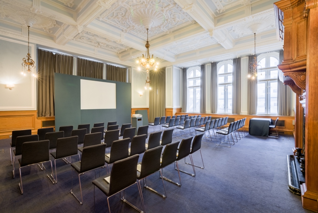 Bishopsgate meeting room with elegant decor, ideal for presentations and workshops.