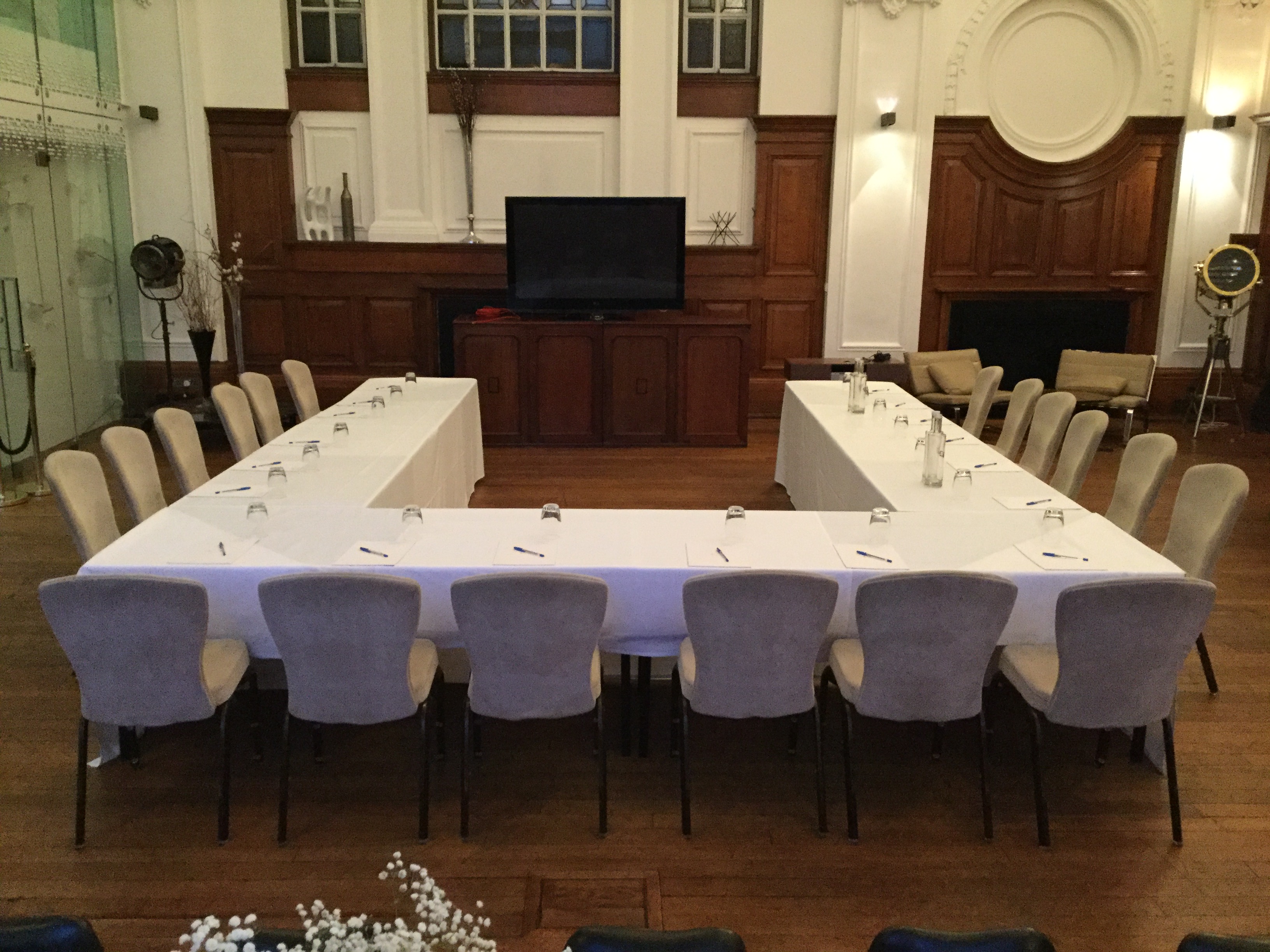 De Montfort Suite - 5nox2mq2zpu.jpg