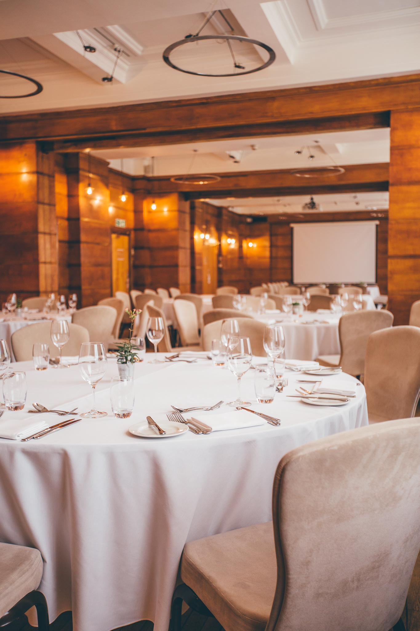 Elegant Bethnal Hall event space with round tables, ideal for corporate meetings and dinners.
