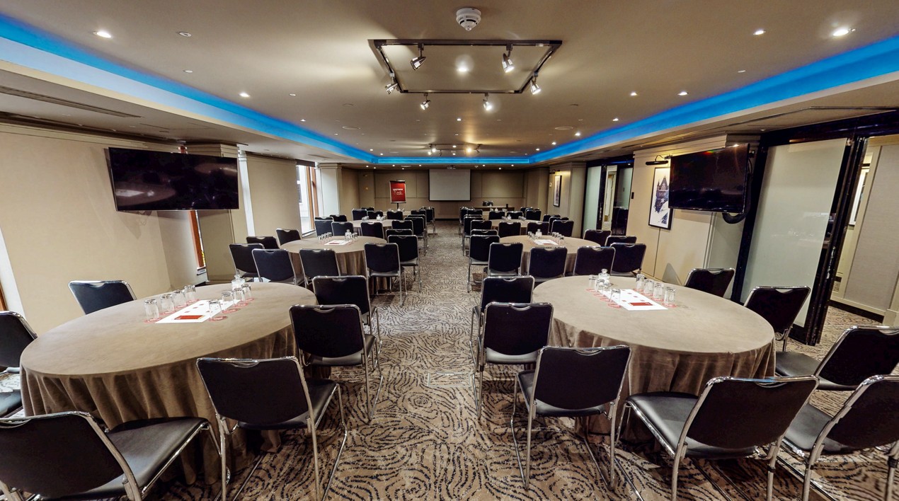 Crown Suite - jfwz1bqc32b.jpg