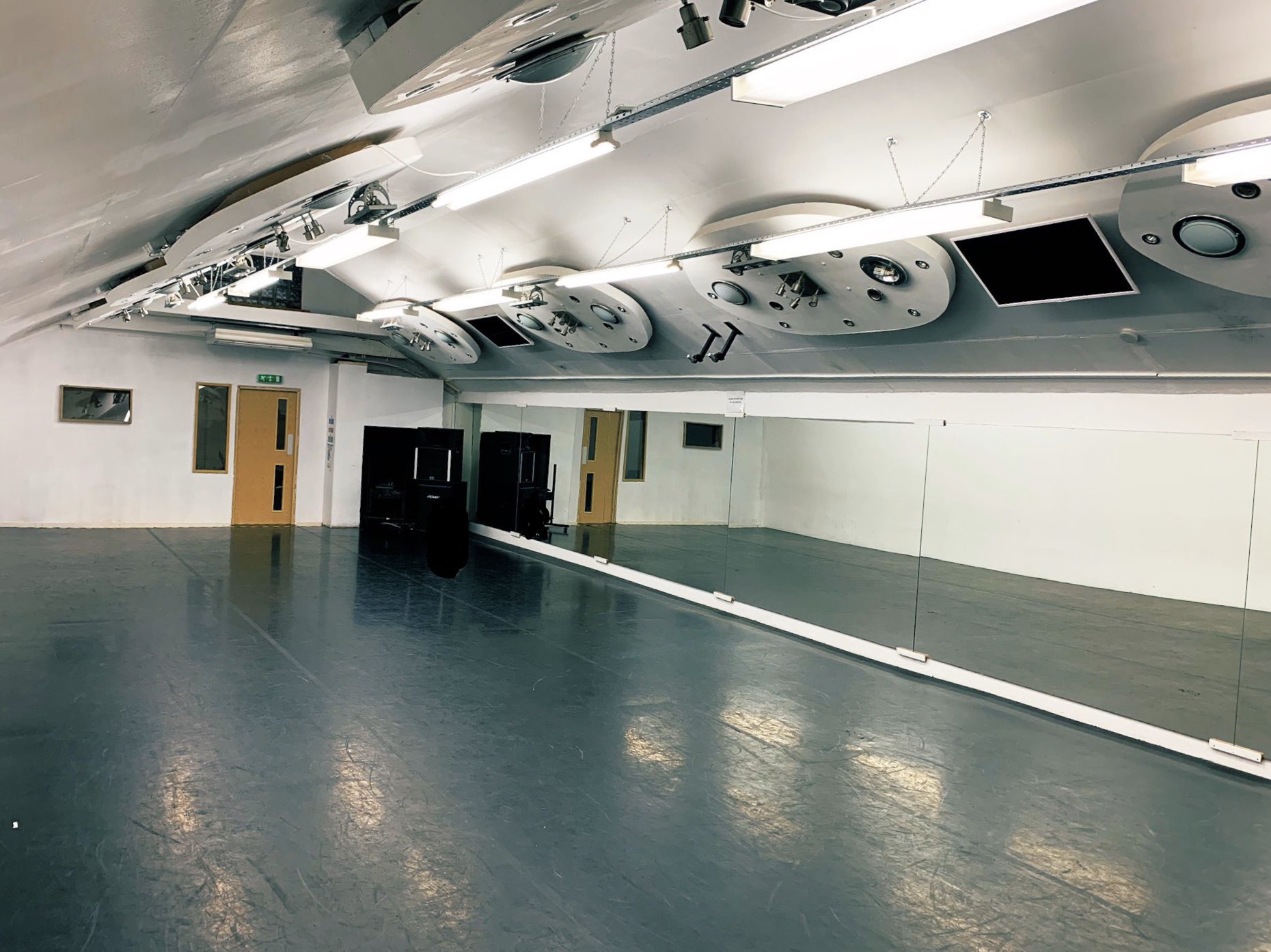 Dance school event space with large mirrors, ideal for workshops and rehearsals.