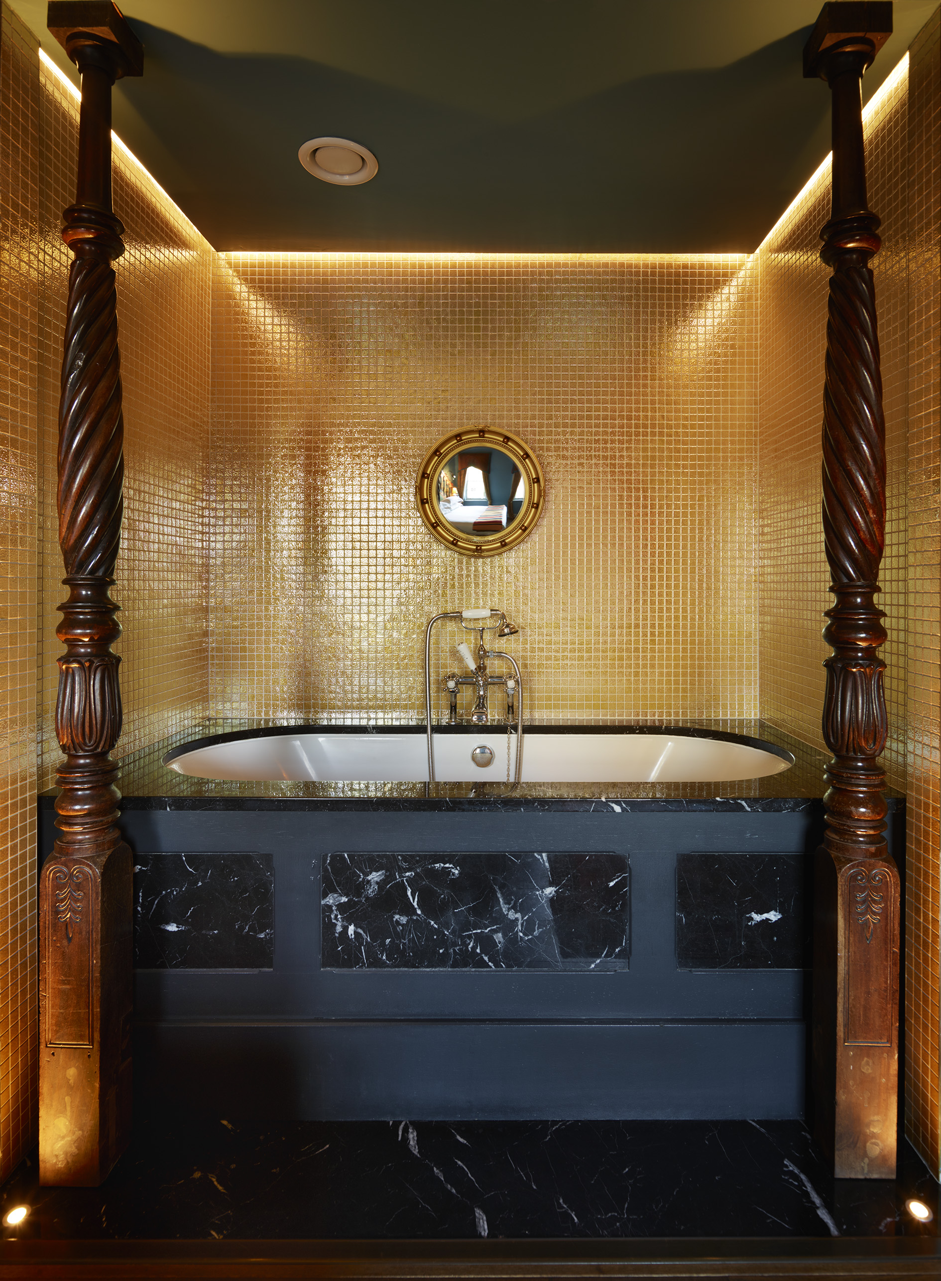 The Whole Venue - sar4caqcf3i.jpg