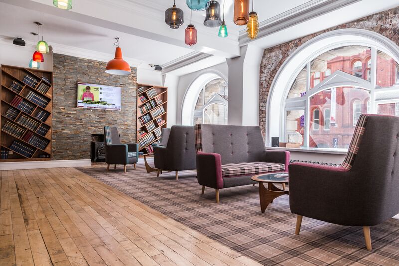 Business Lounge at 53 King Street, modern seating, ideal for meetings and brainstorming.