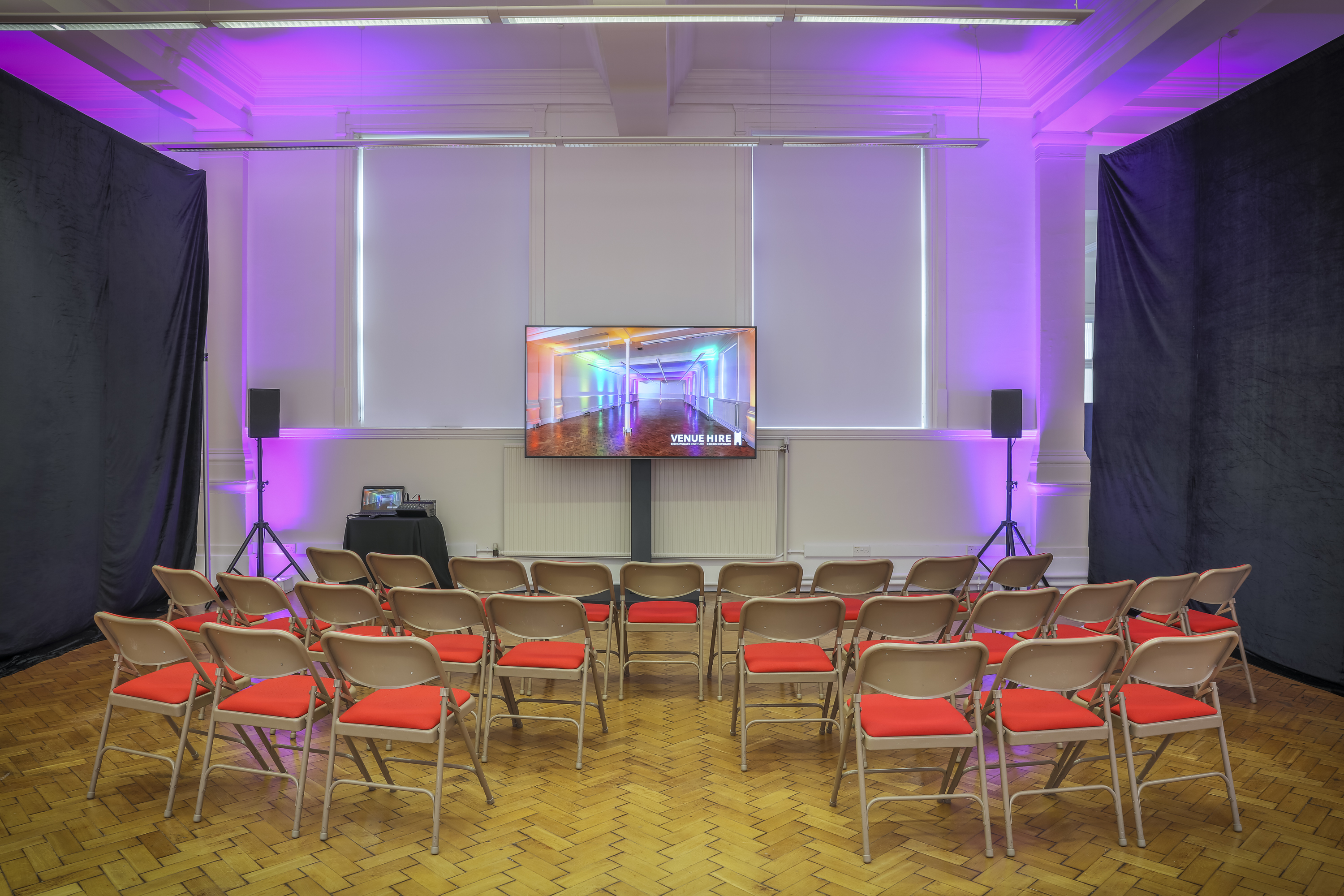 Upper Hall - wyjrbuioima.jpg