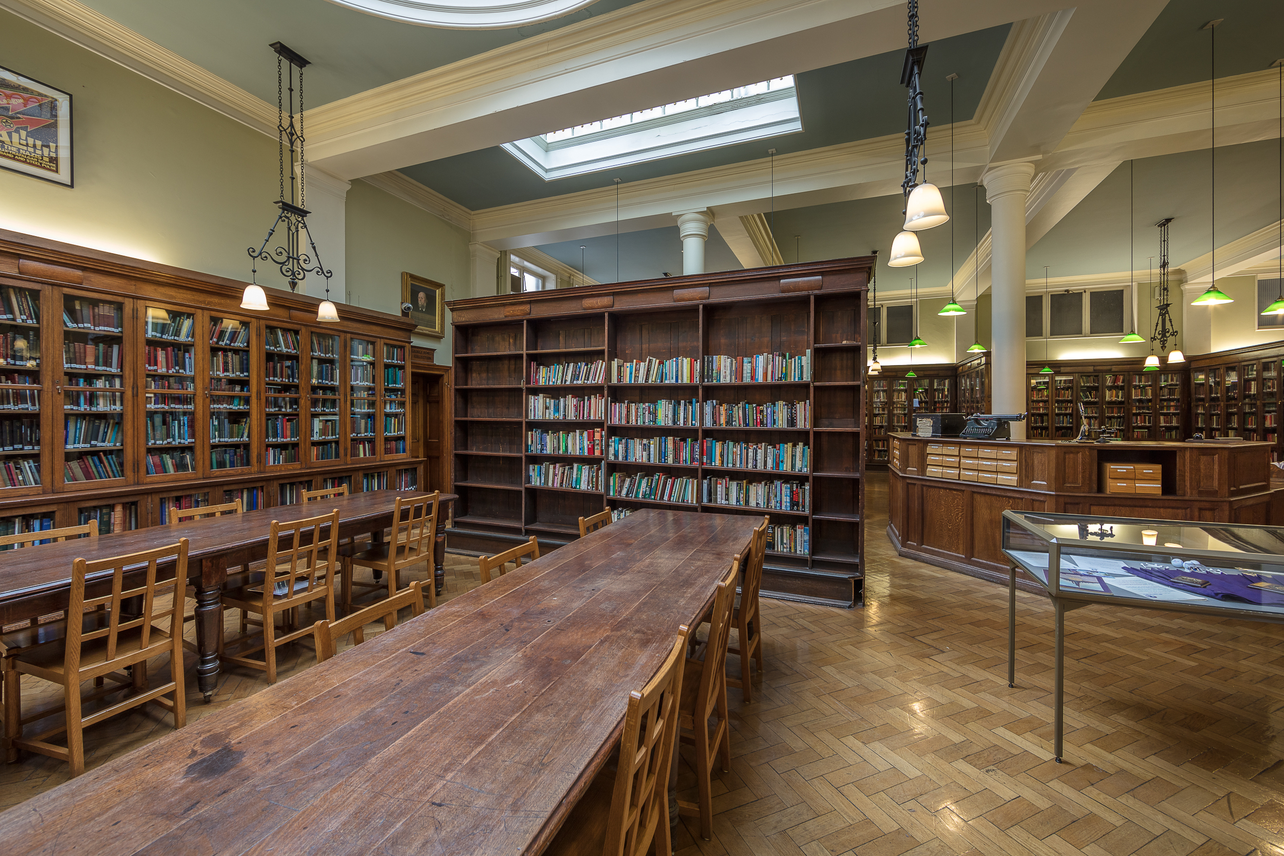 Victorian Library - 5u44codcfge.jpg