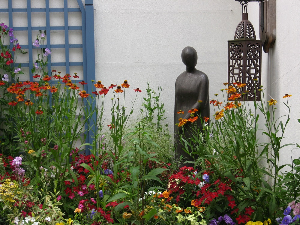 "The Nave garden at 78 Bishopsgate with vibrant flowers, ideal for outdoor meetings."