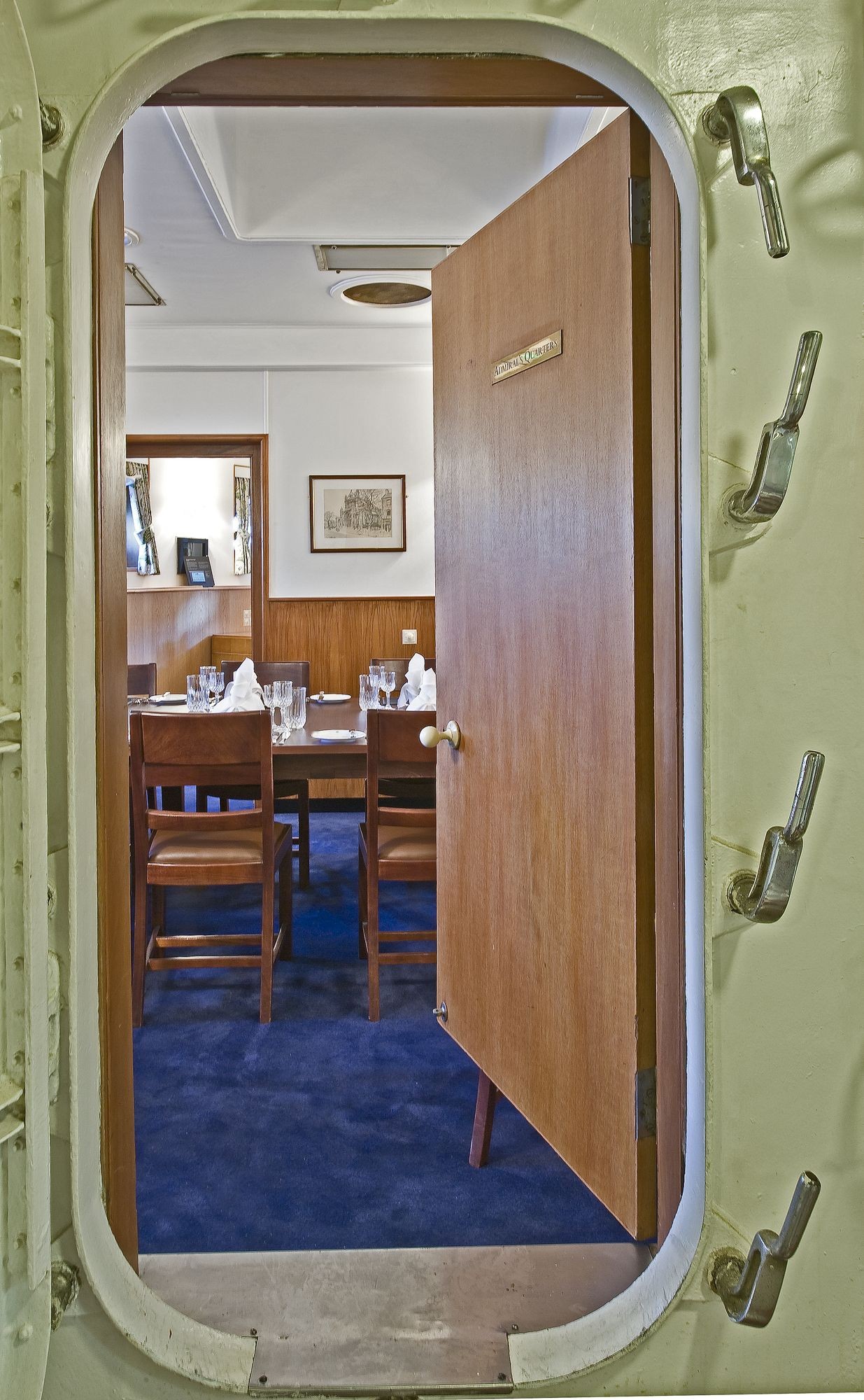 Admiral's Quarters - zdt2jwajseh.jpg