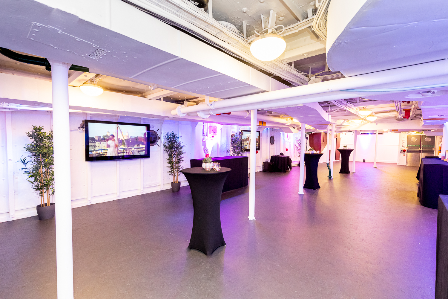 Ship's Company Dining Hall - y5jcl2dub0q.jpg