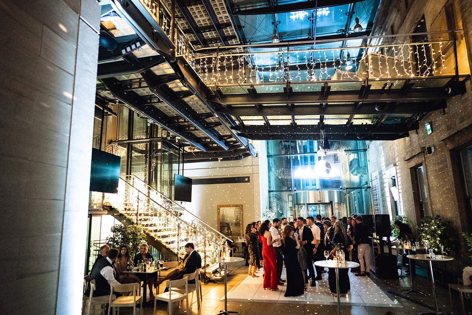 Atrium Manchester Art Gallery: modern event space with elegant decor for social gatherings.