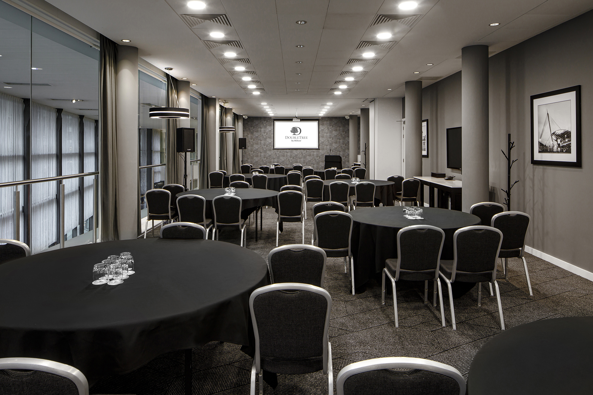 Elegant meeting space at DoubleTree Manchester for corporate events and gatherings.
