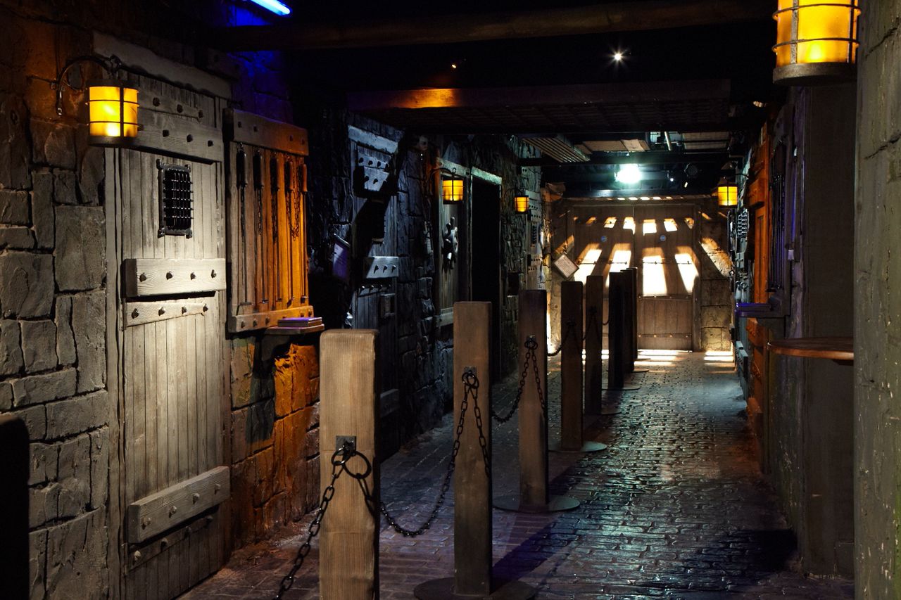 The Tavern in London Dungeon: rustic stone walls for immersive events and themed parties.