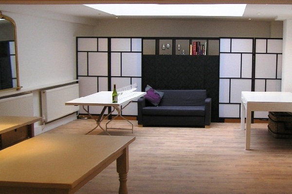 Versatile White Hart Wine Room venue with minimalist design for workshops and networking events.
