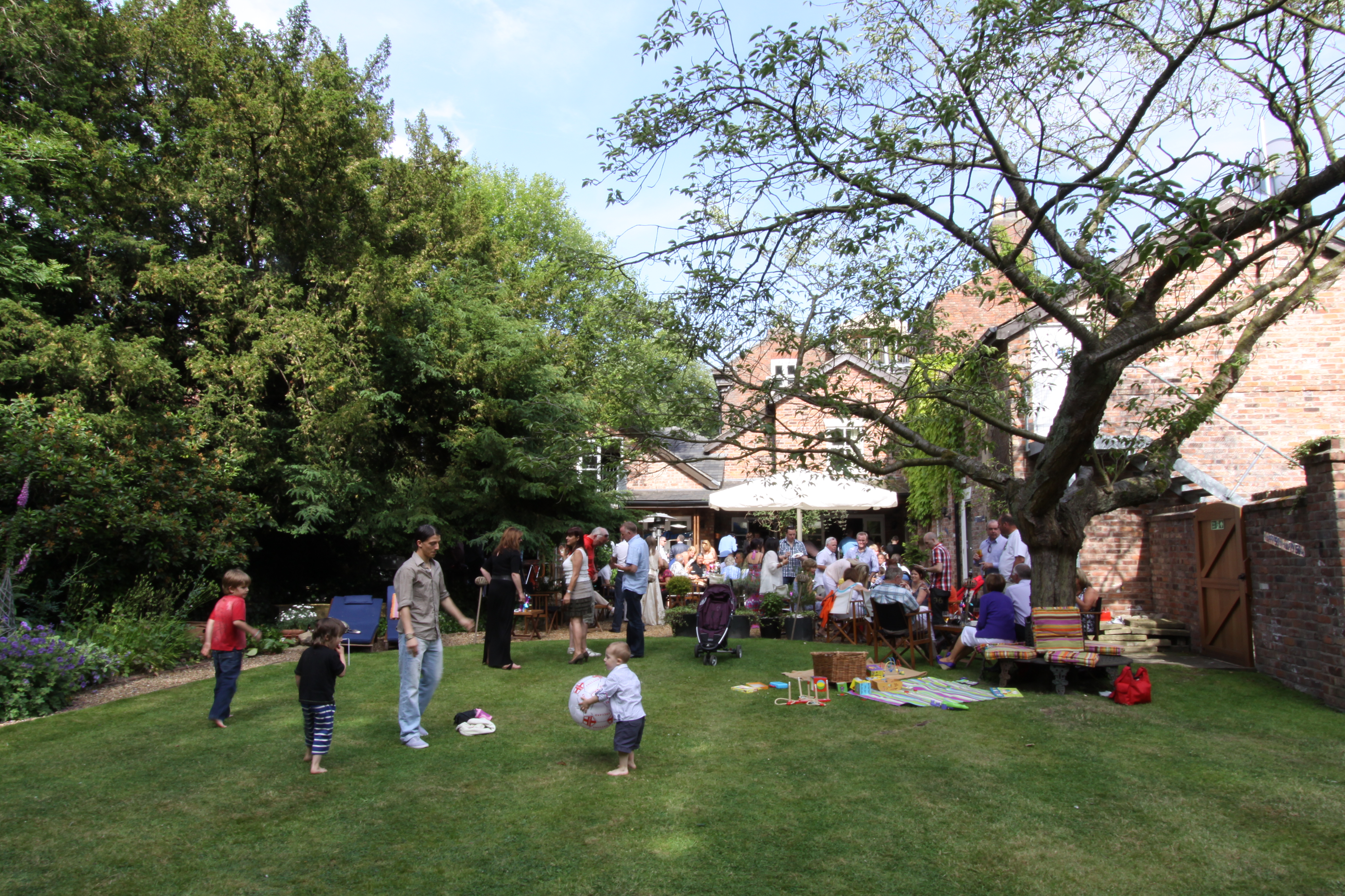 Garden Lounge & Walled Gardens - pmlu3jkxj2g.jpg