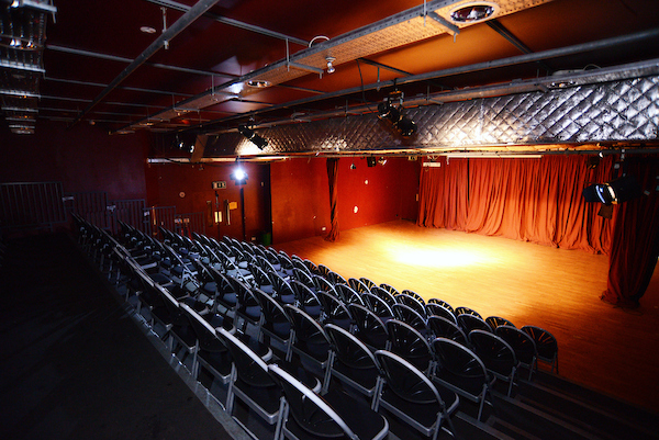 Theatre - ux40xgemve0.jpg