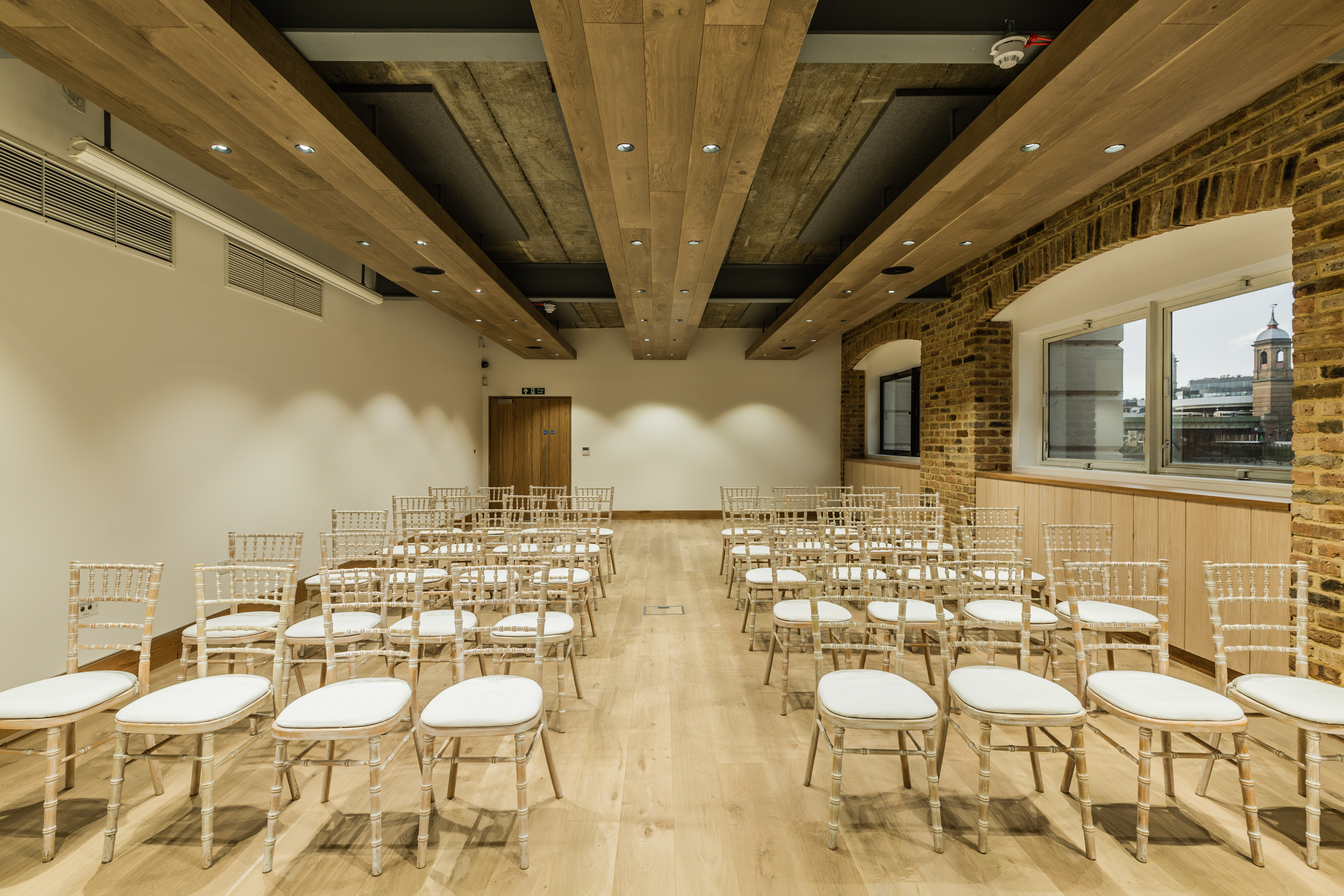 Elegant chiavari chairs in The Bridge Room, Glaziers Hall for meetings and presentations.