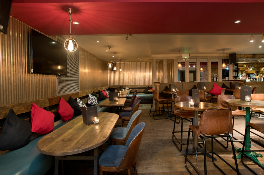 Cozy lounge in Core Bar, perfect for informal meetings and social gatherings.