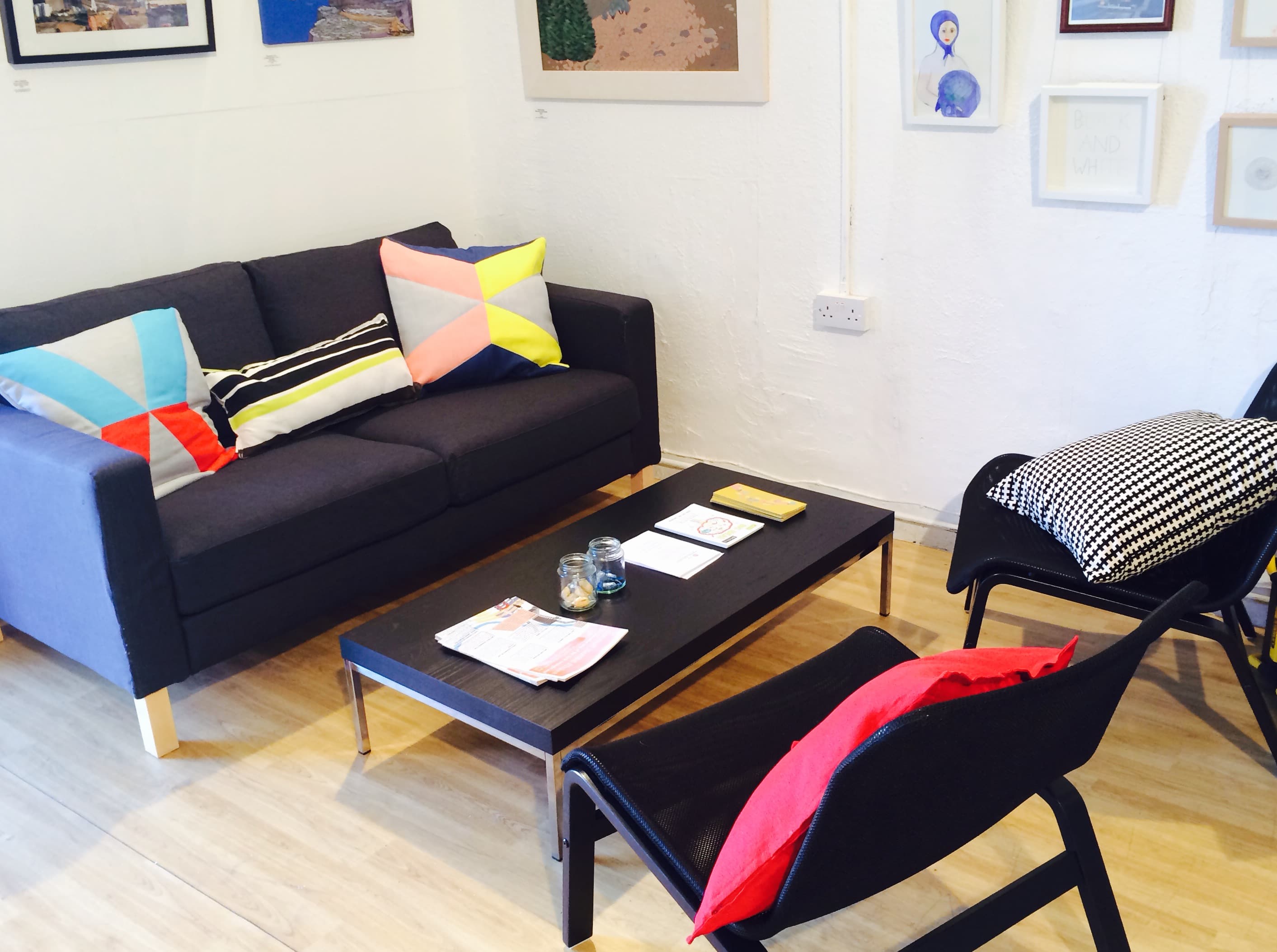 Cozy meeting space at BAR Gallery with modern furniture for creative brainstorming sessions.