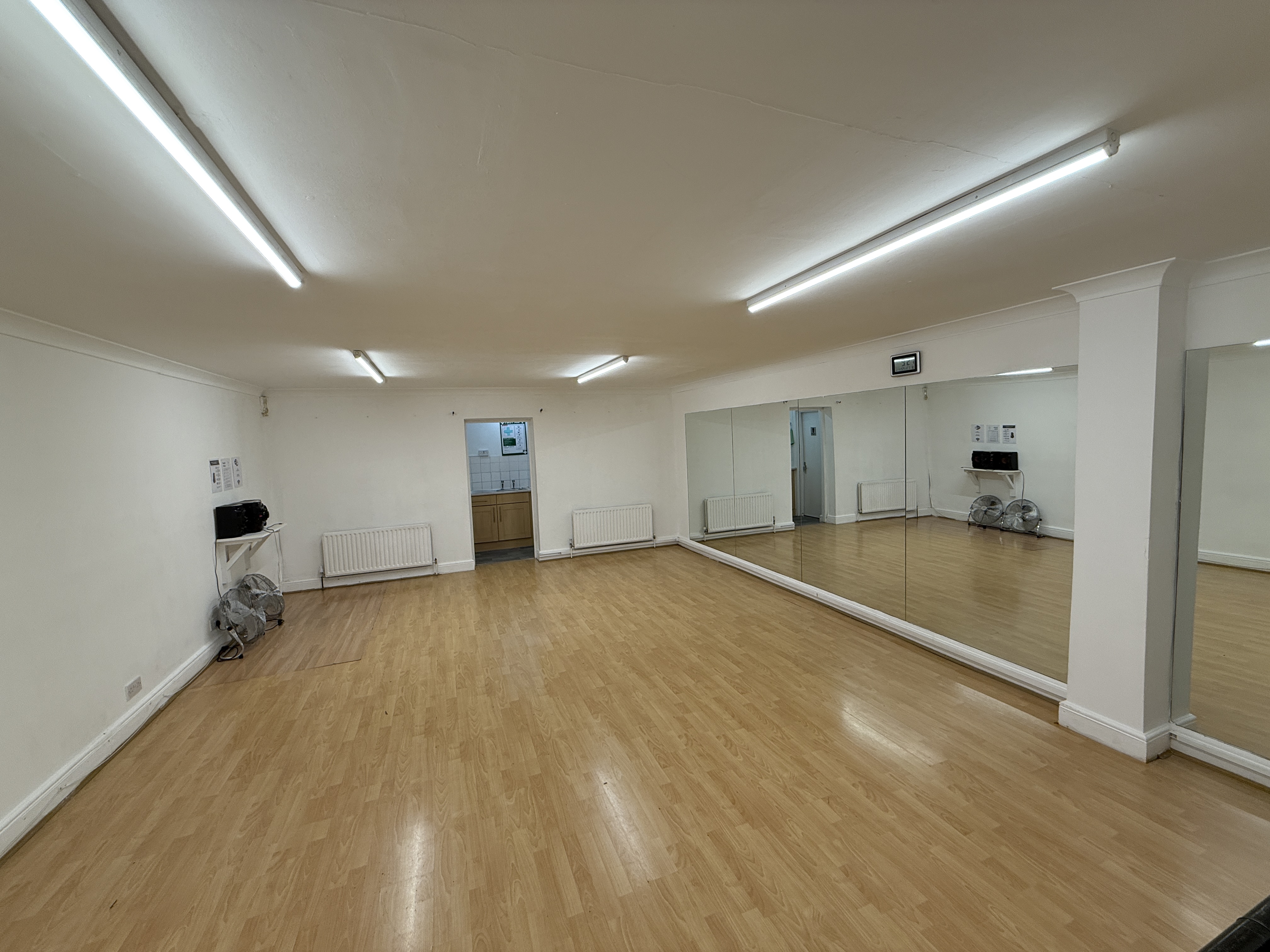 The Lounge Studio  - zyrcd22aa1h.JPG