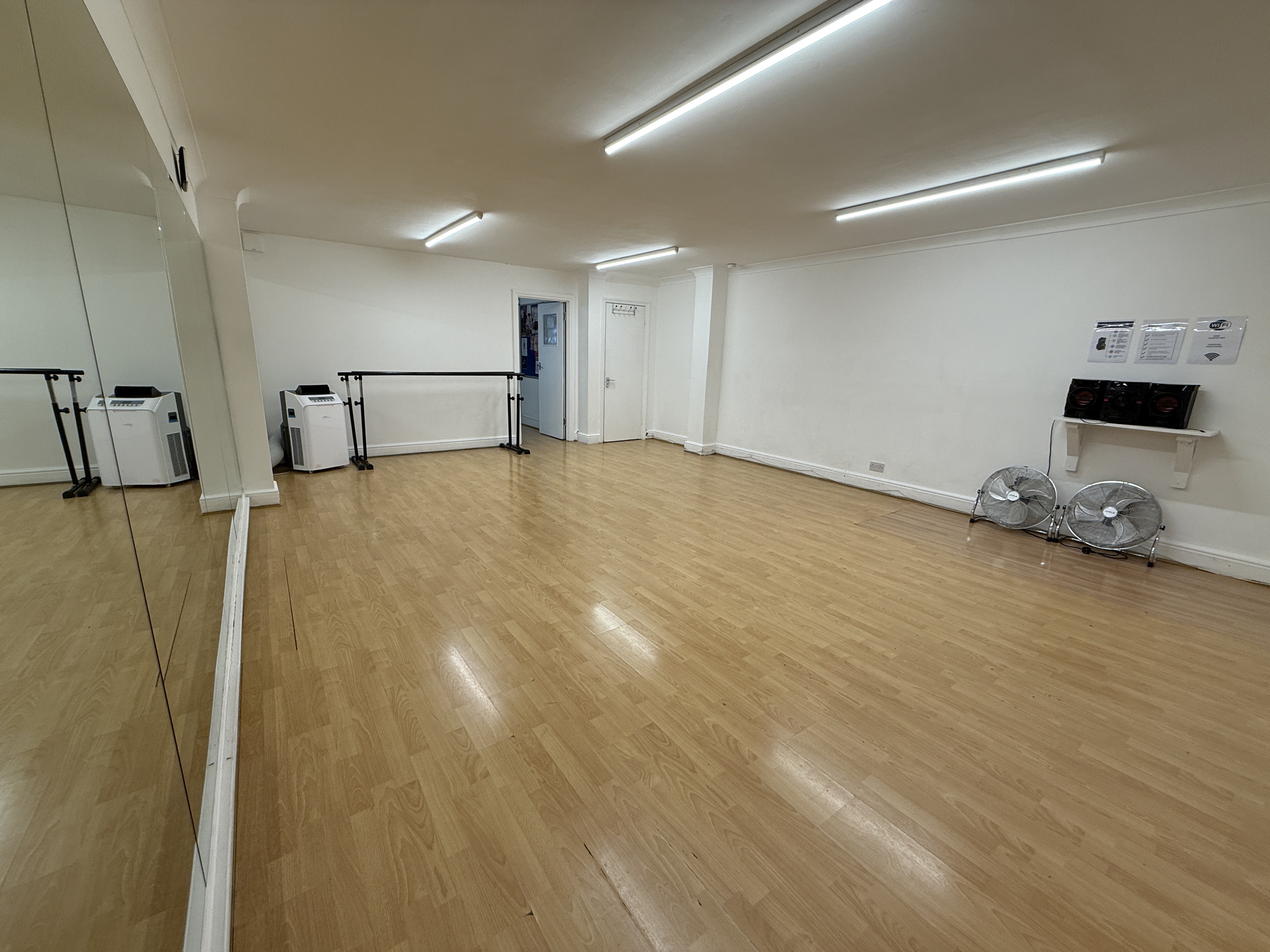 The Lounge Studio  - lgg0rvbk5qw.JPG