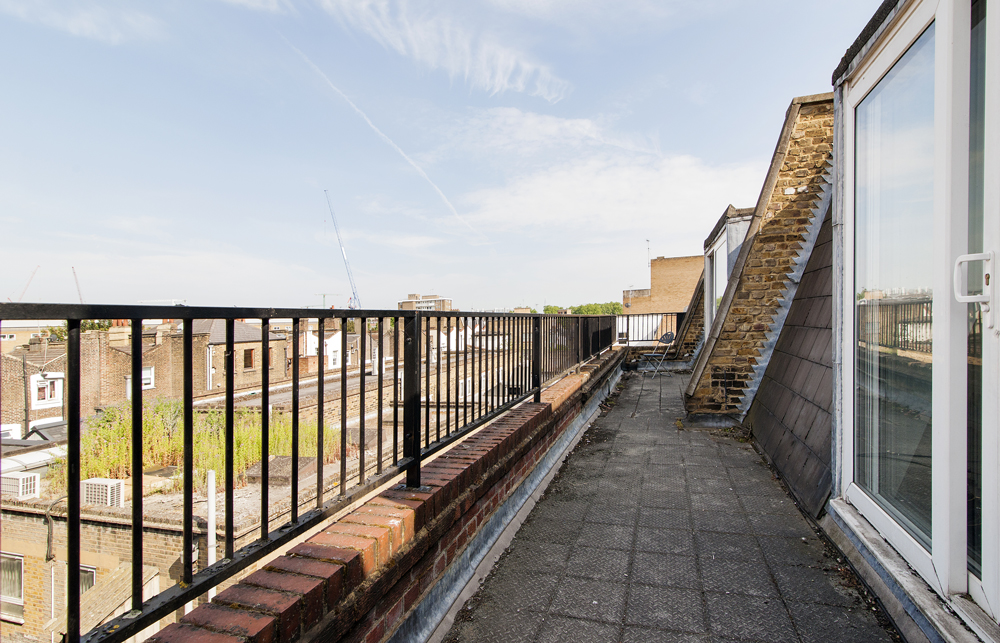 Large Music Room rooftop terrace with city skyline, ideal for outdoor events and gatherings.