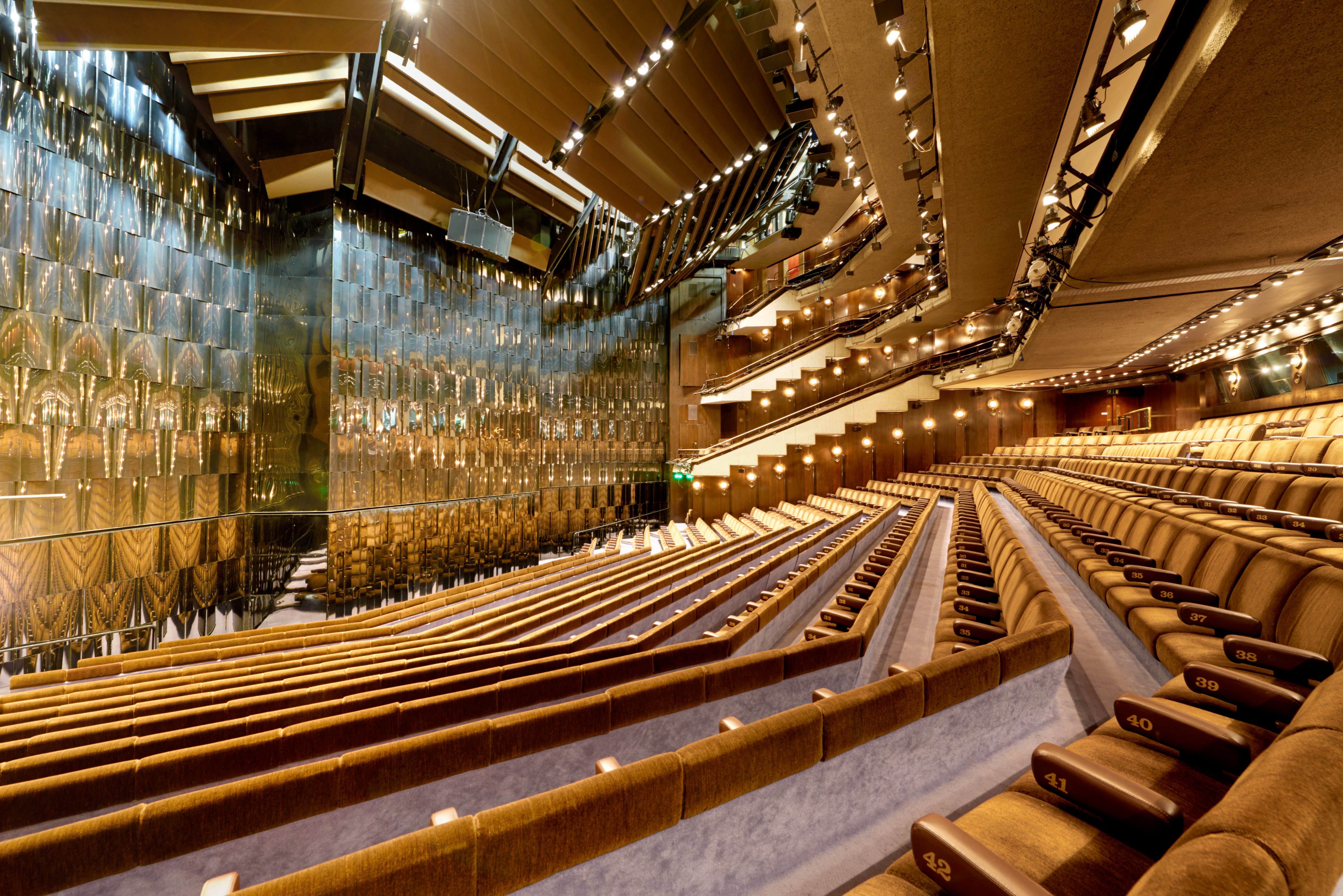 Barbican Theatre - fnn44c2ieaz.jpg