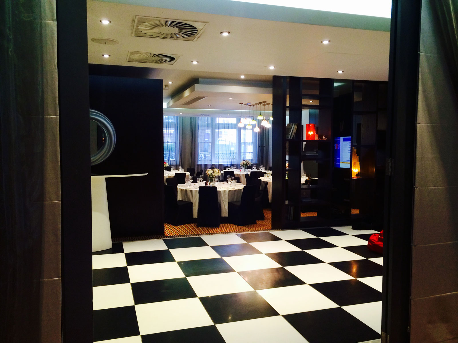 Mal Lounge - kpex1hhc5sn.jpg