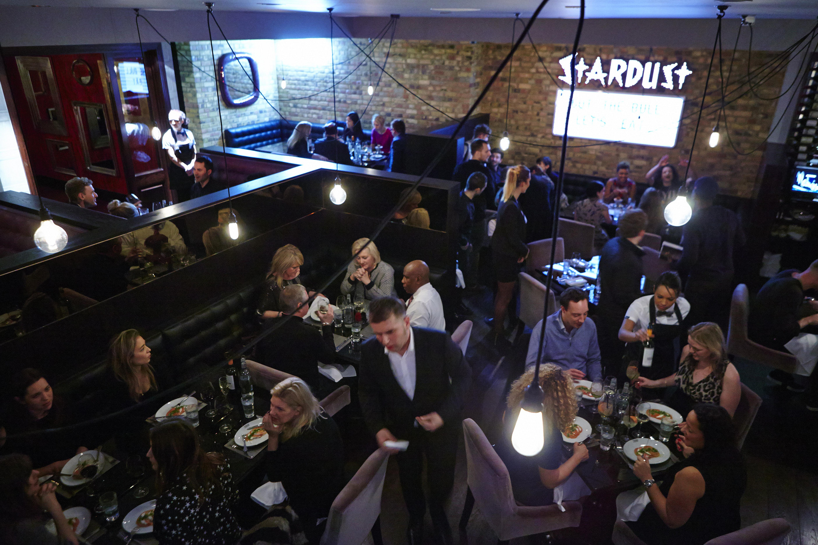 Chez Mal - y05iel30kwj.jpg