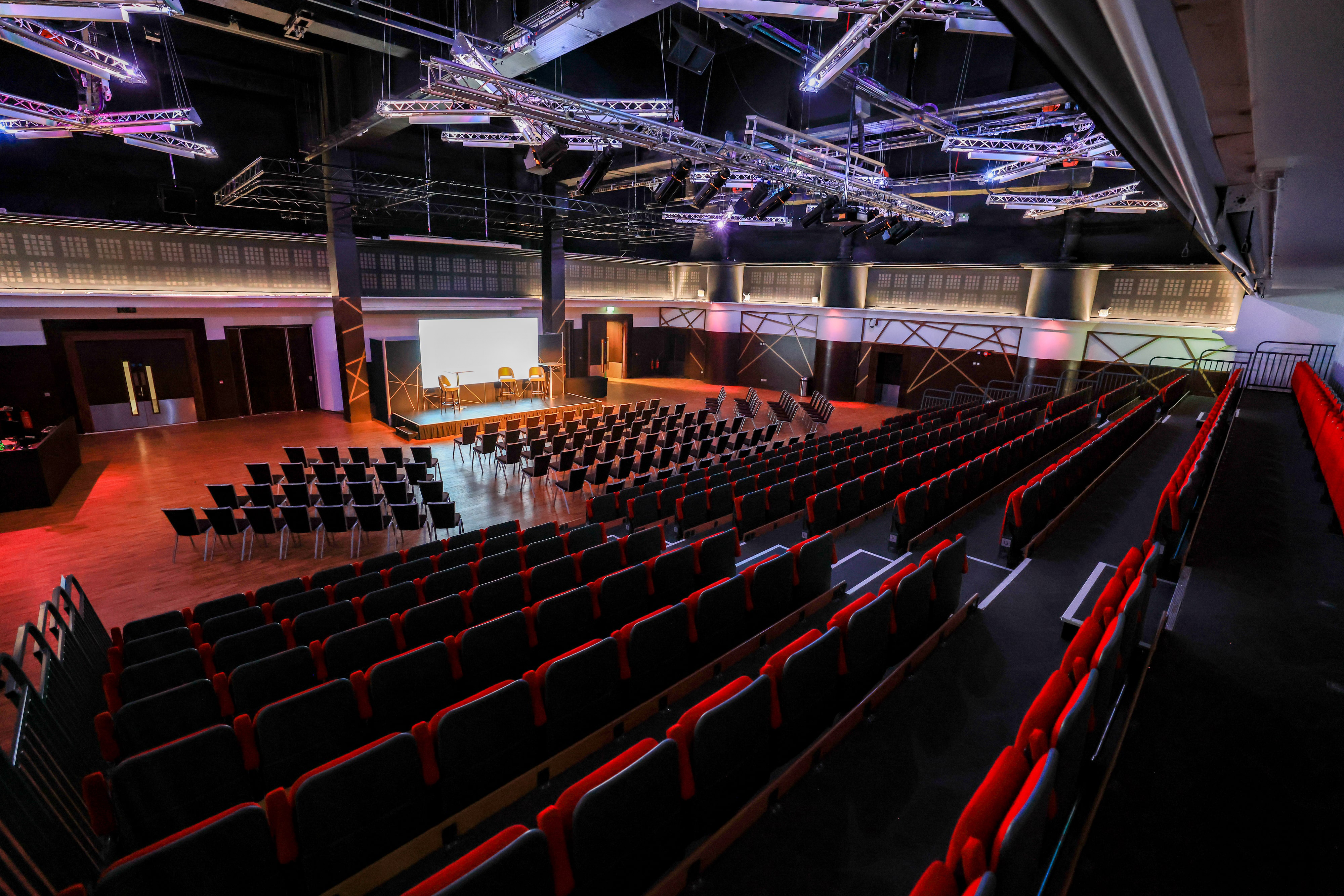Live Room at Allianz Stadium: tiered seating for conferences and workshops.
