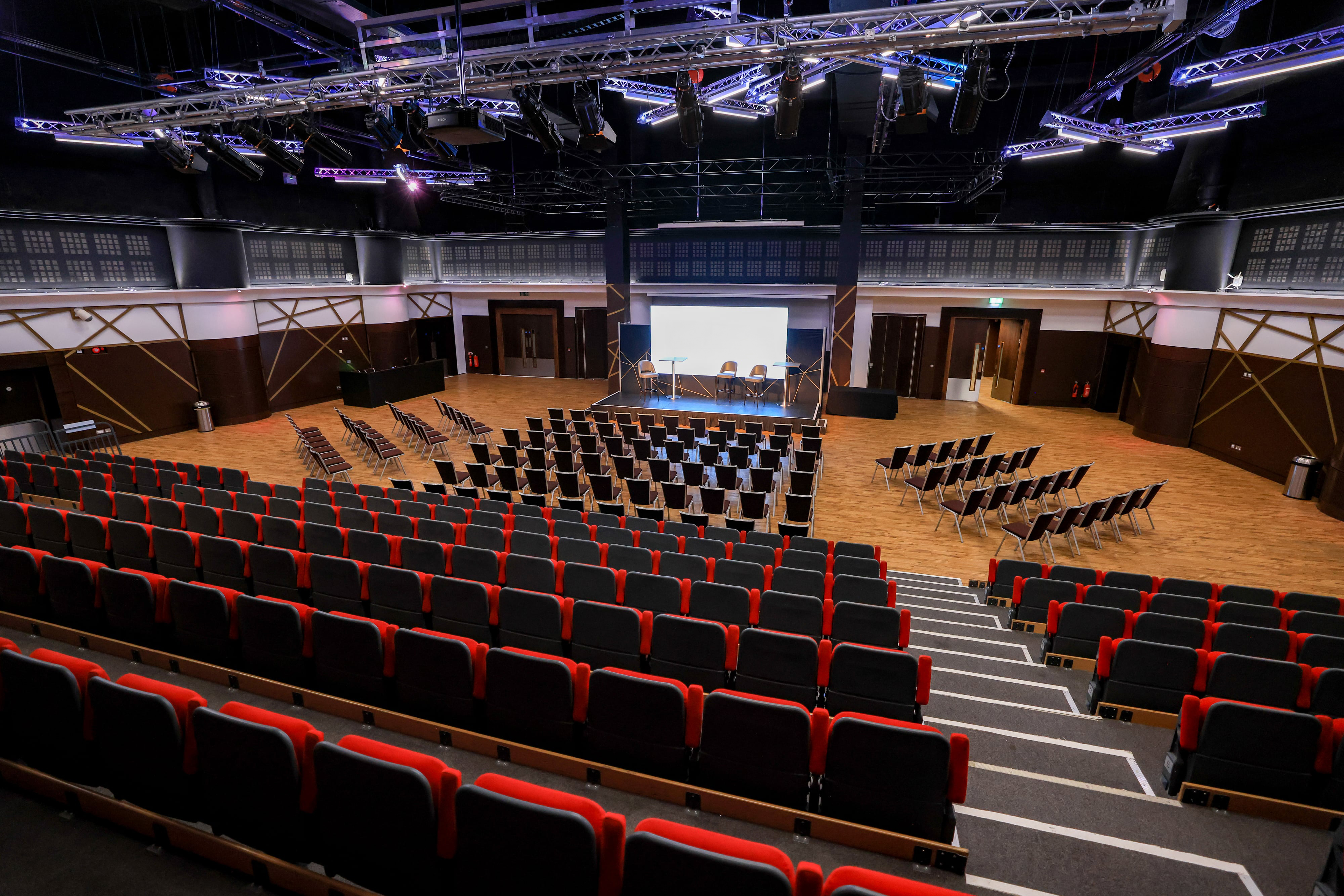 Live Room - nxwswht0hw0.jpg