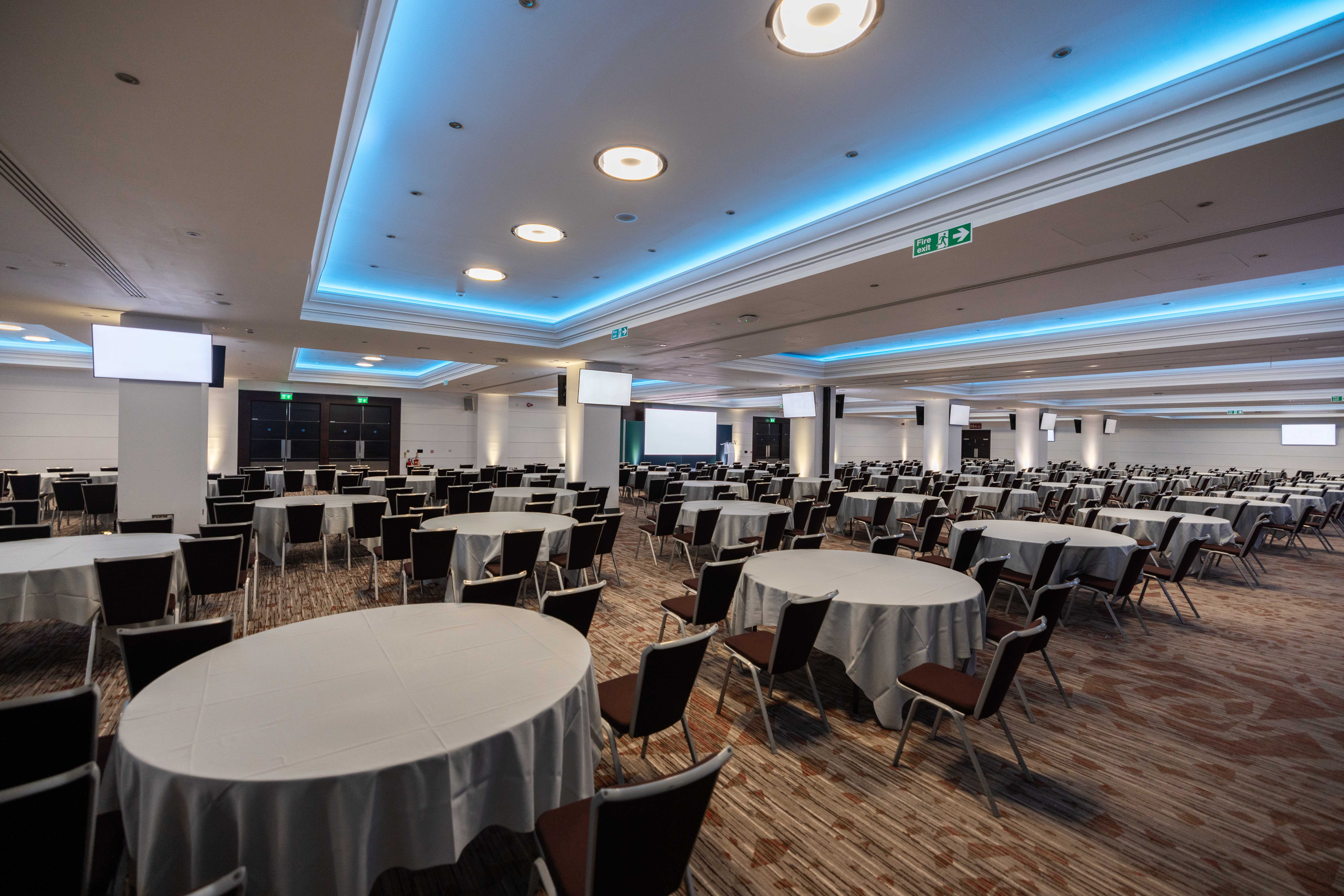 Rose Suite at Allianz Stadium, Twickenham: elegant venue for conferences and banquets.