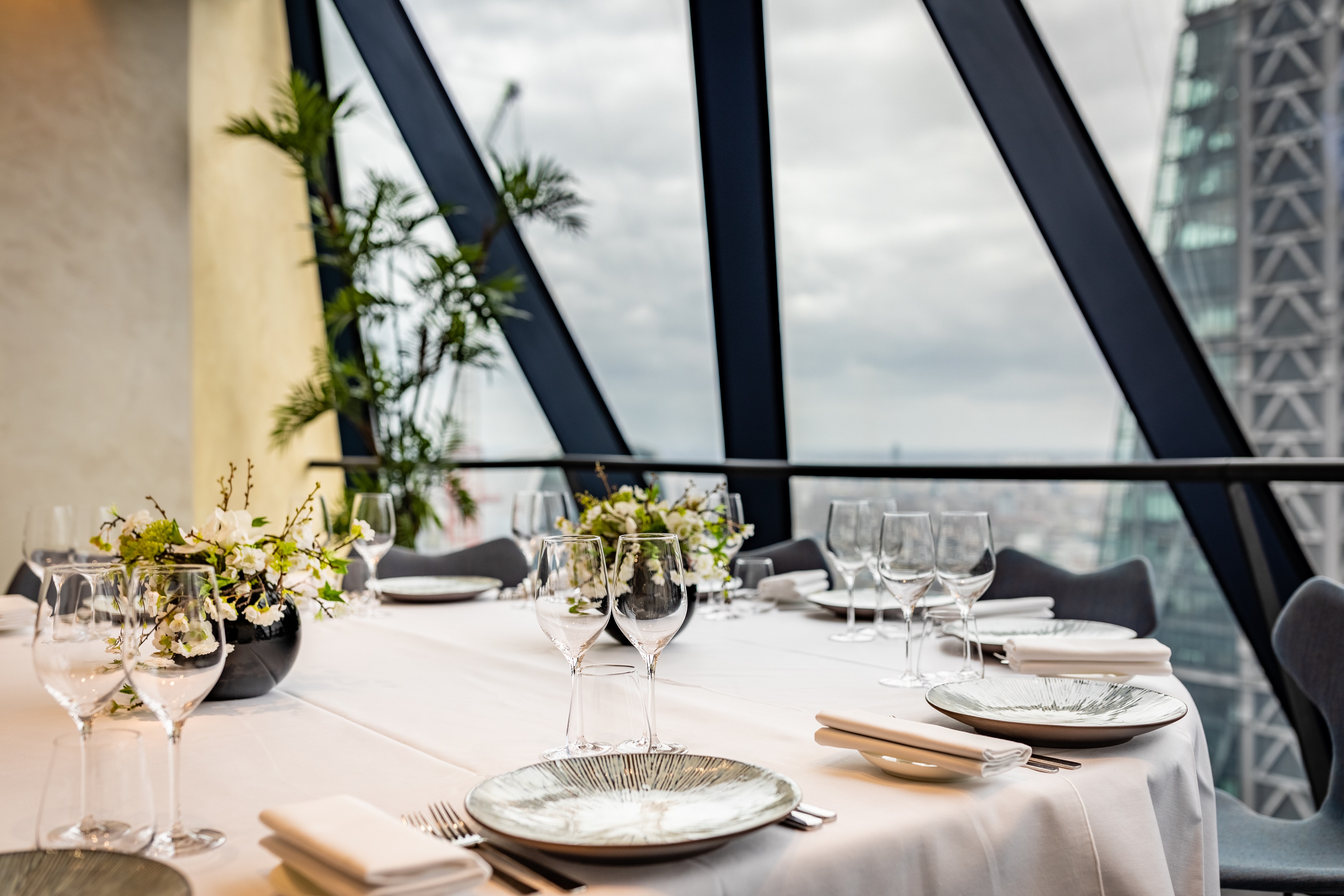Elegant dining setup in Searcys at the Gherkin, ideal for corporate events and gatherings.