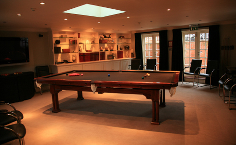 Chewton Glen Hotel Library: inviting meeting space with billiards for team-building events.