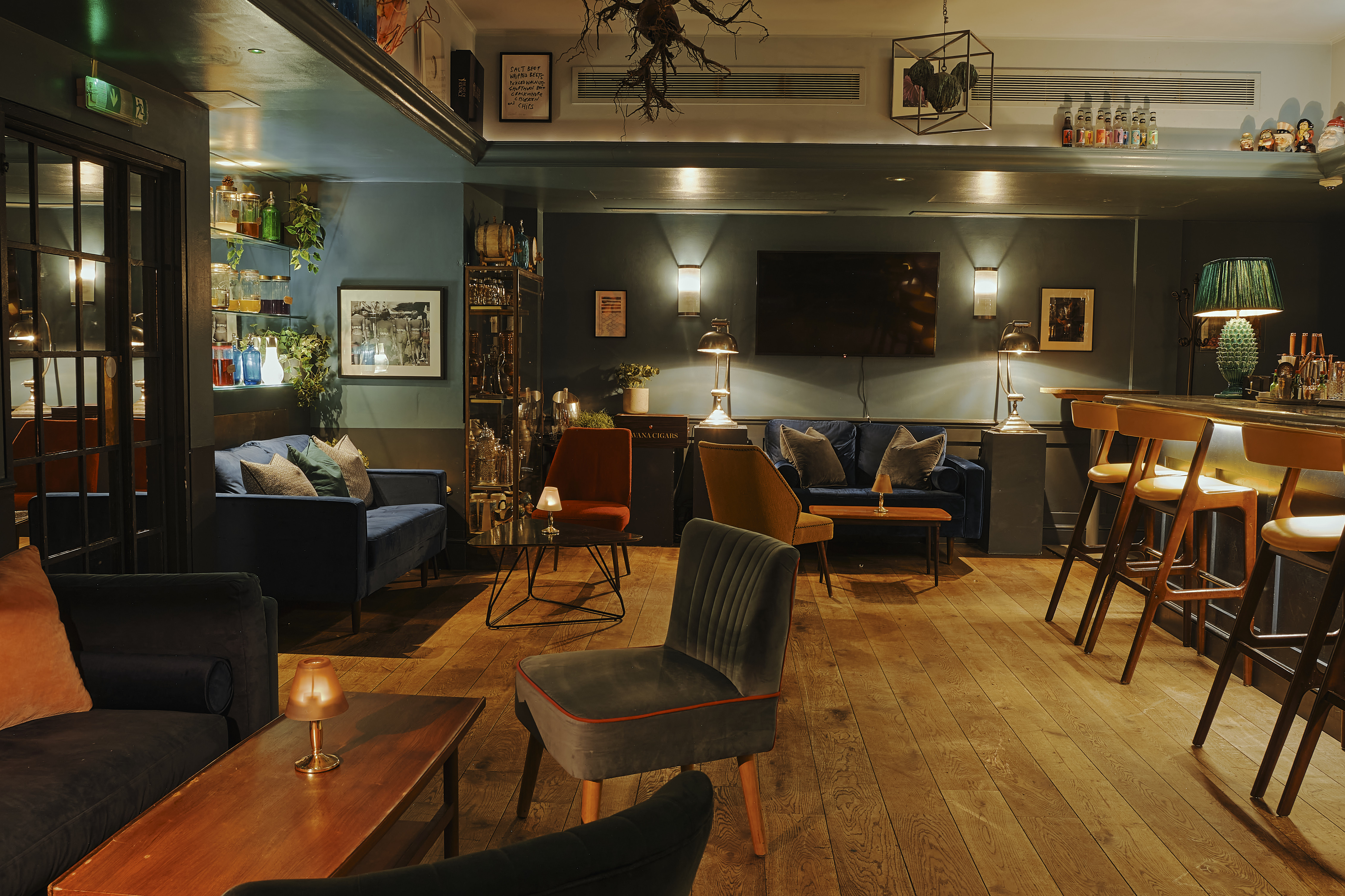 Lombard Club - e14725ef-ced7-4219-8a2c-2a4d6e267b99.jpg