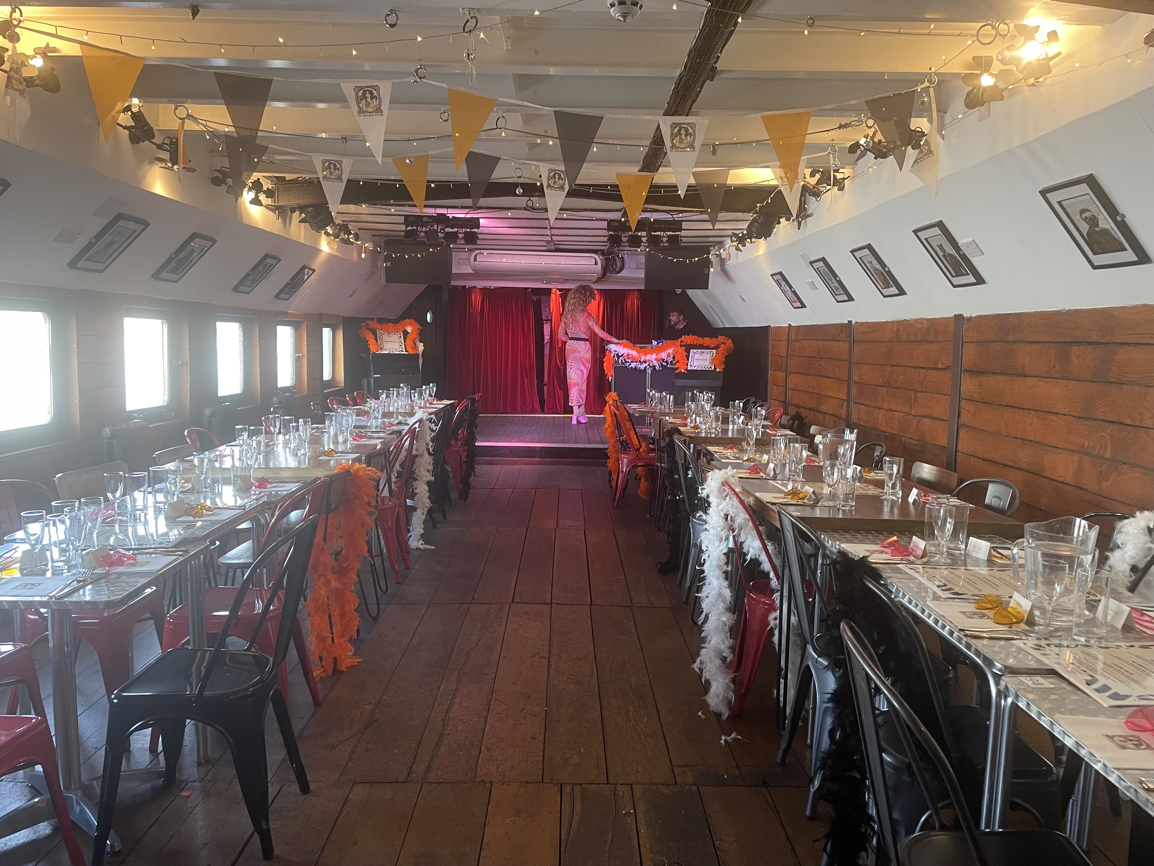 Lower Deck - vtg0xbgac5t.jpg