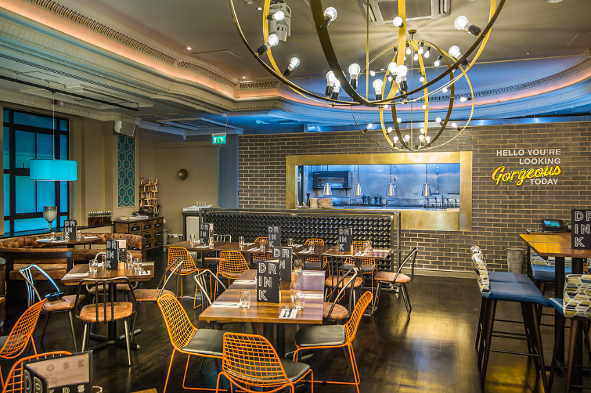 Stylish Bar & Kitchen in Sway, ideal for intimate events and culinary experiences.