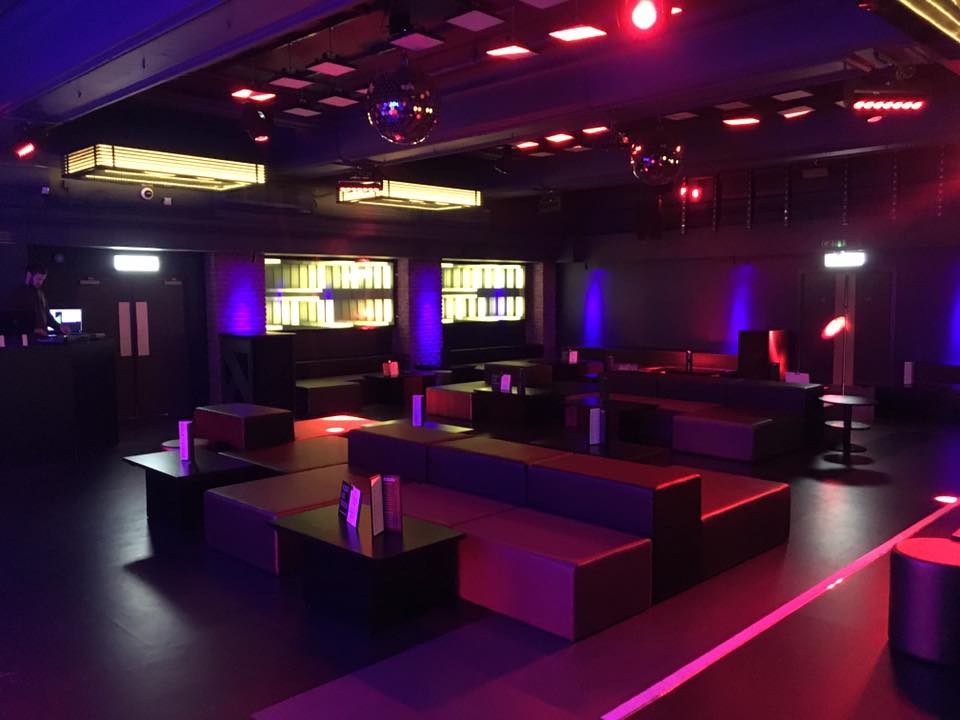 Modern lounge event space in Sway, ideal for networking and social gatherings.