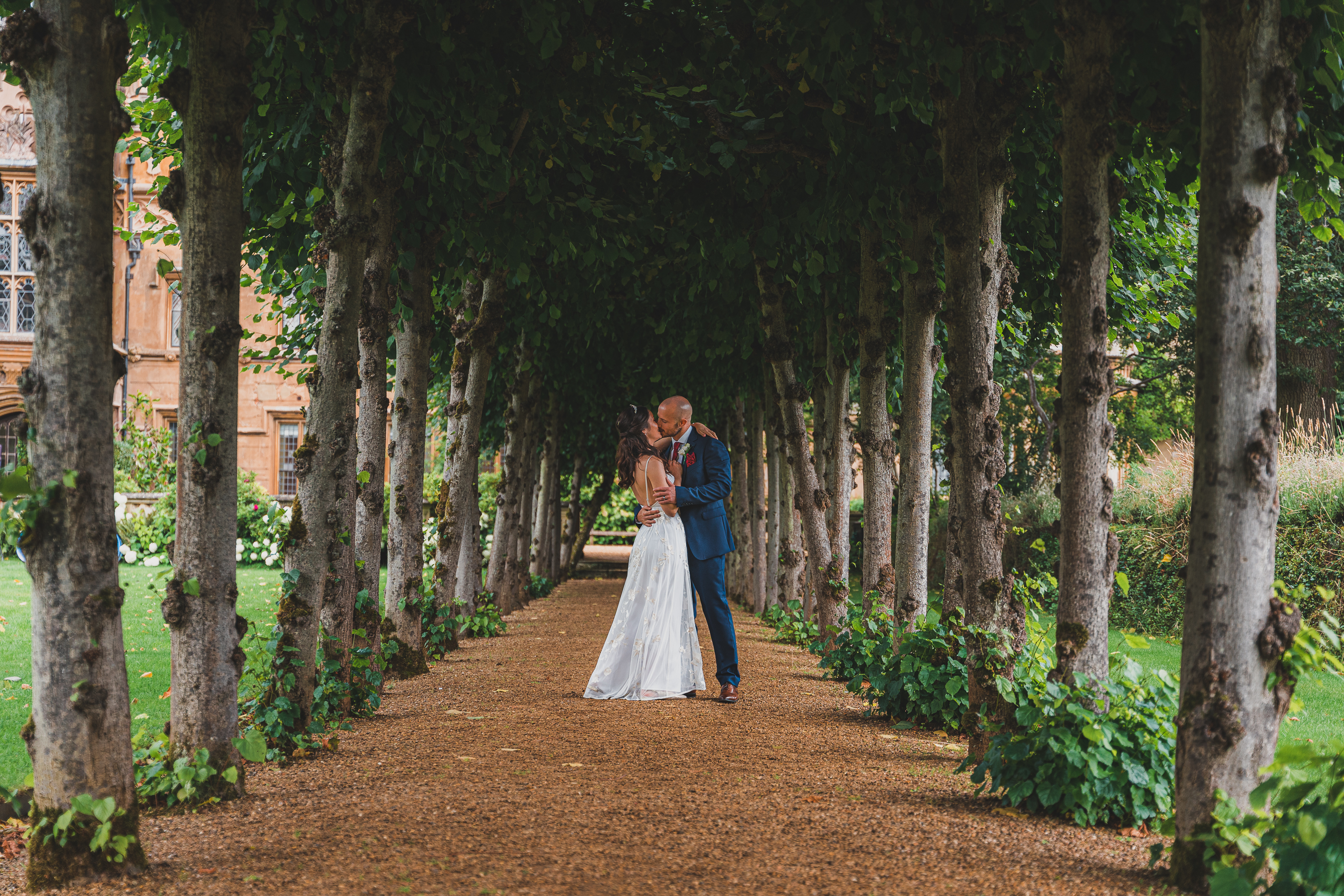 Manor Barn - 1kx00ushzby.jpg