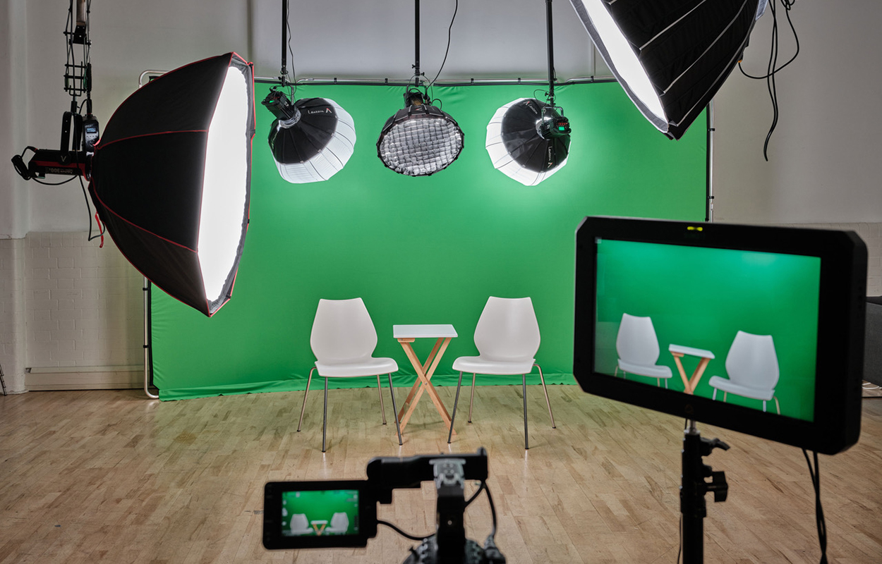 Virtual event setup with green screen and professional lighting in UP Studio 1.