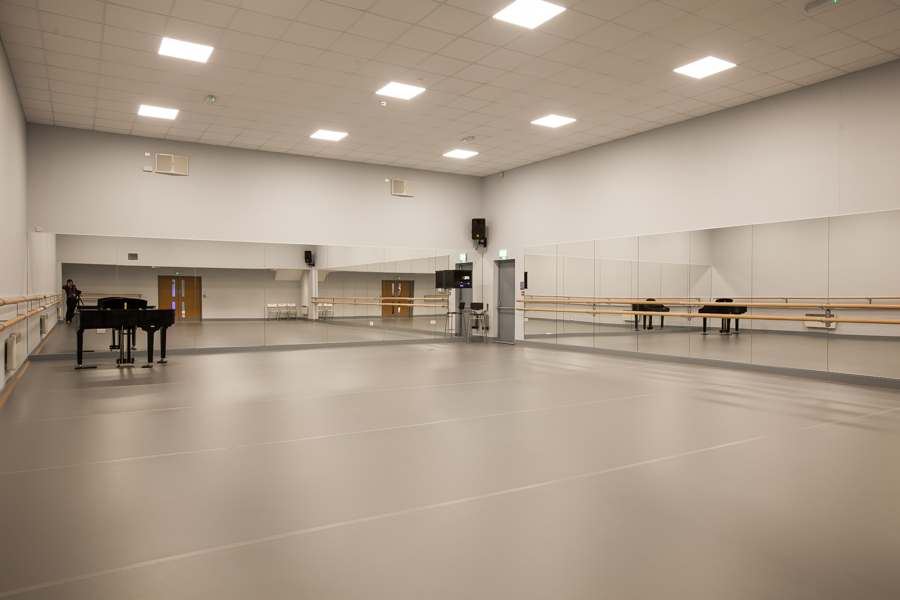 Van Laast Studio: spacious dance studio with mirrors, ideal for rehearsals and workshops.