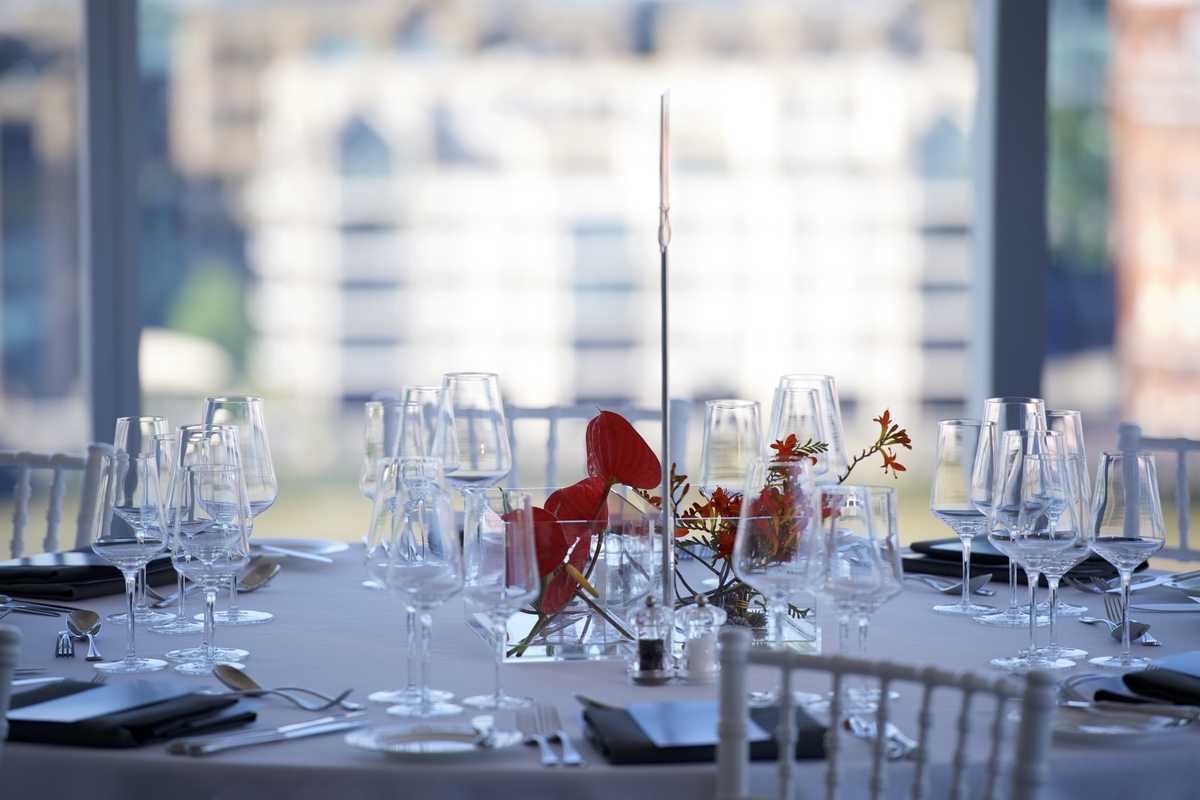 Elegant dining table in Tate Modern's East Room for upscale corporate events.