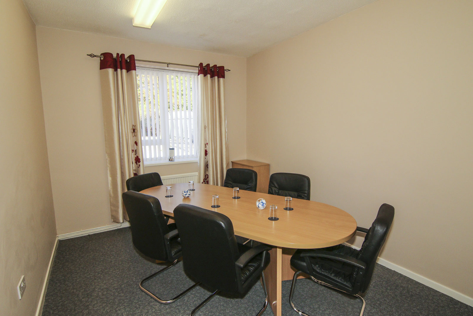Tiffey Room in Ayton House: cozy meeting space with round table for discussions.
