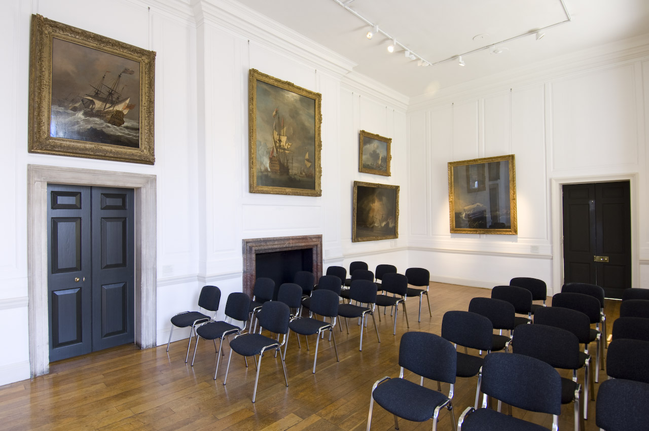 Elegant meeting room in The Queen's House, ideal for intimate gatherings and presentations.