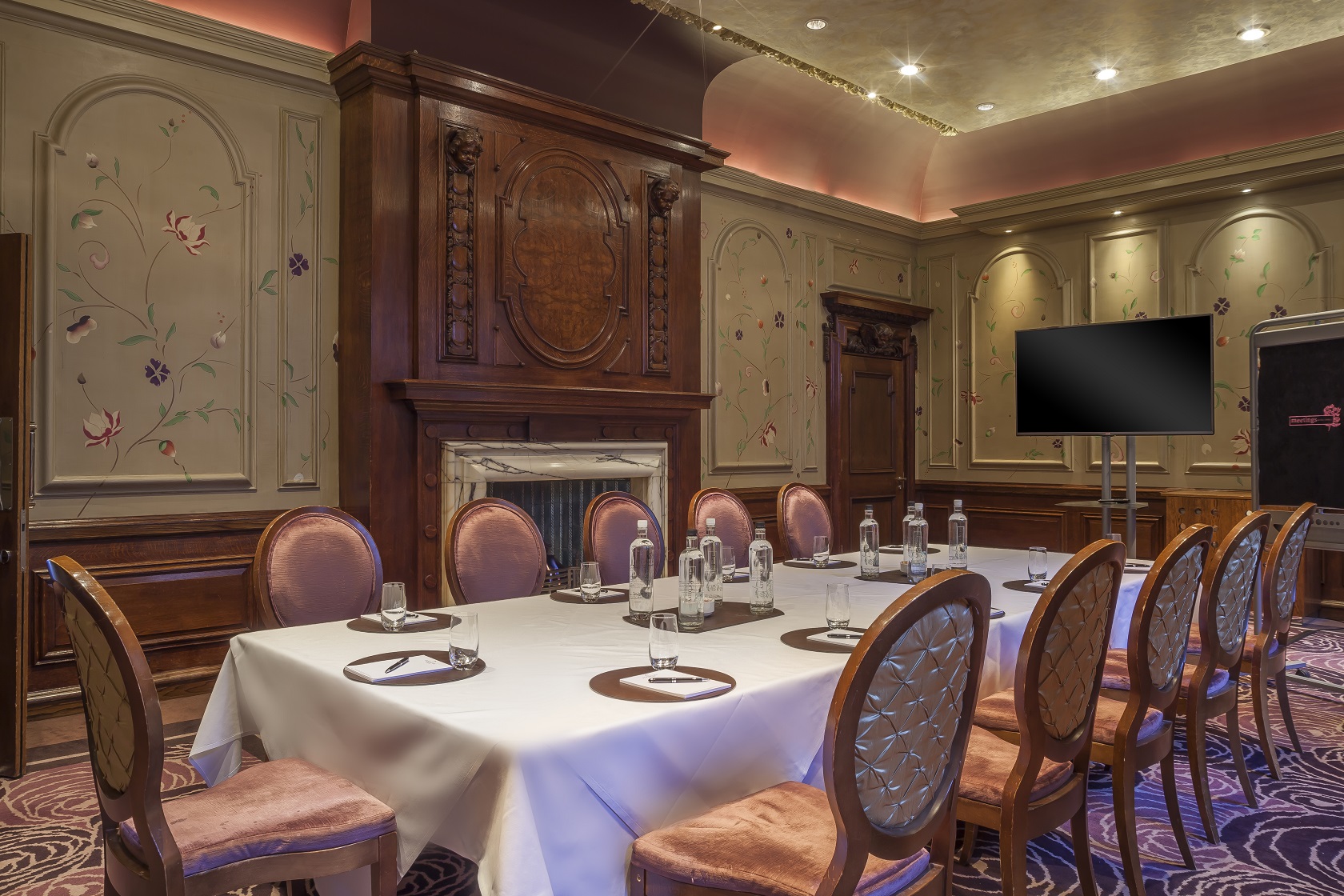 Sophisticated meeting room at The Roseate, Reading, ideal for corporate events.