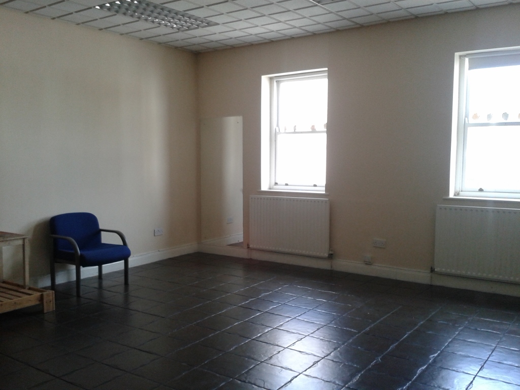 Minimalist Roker Room with natural light, perfect for workshops and gatherings.