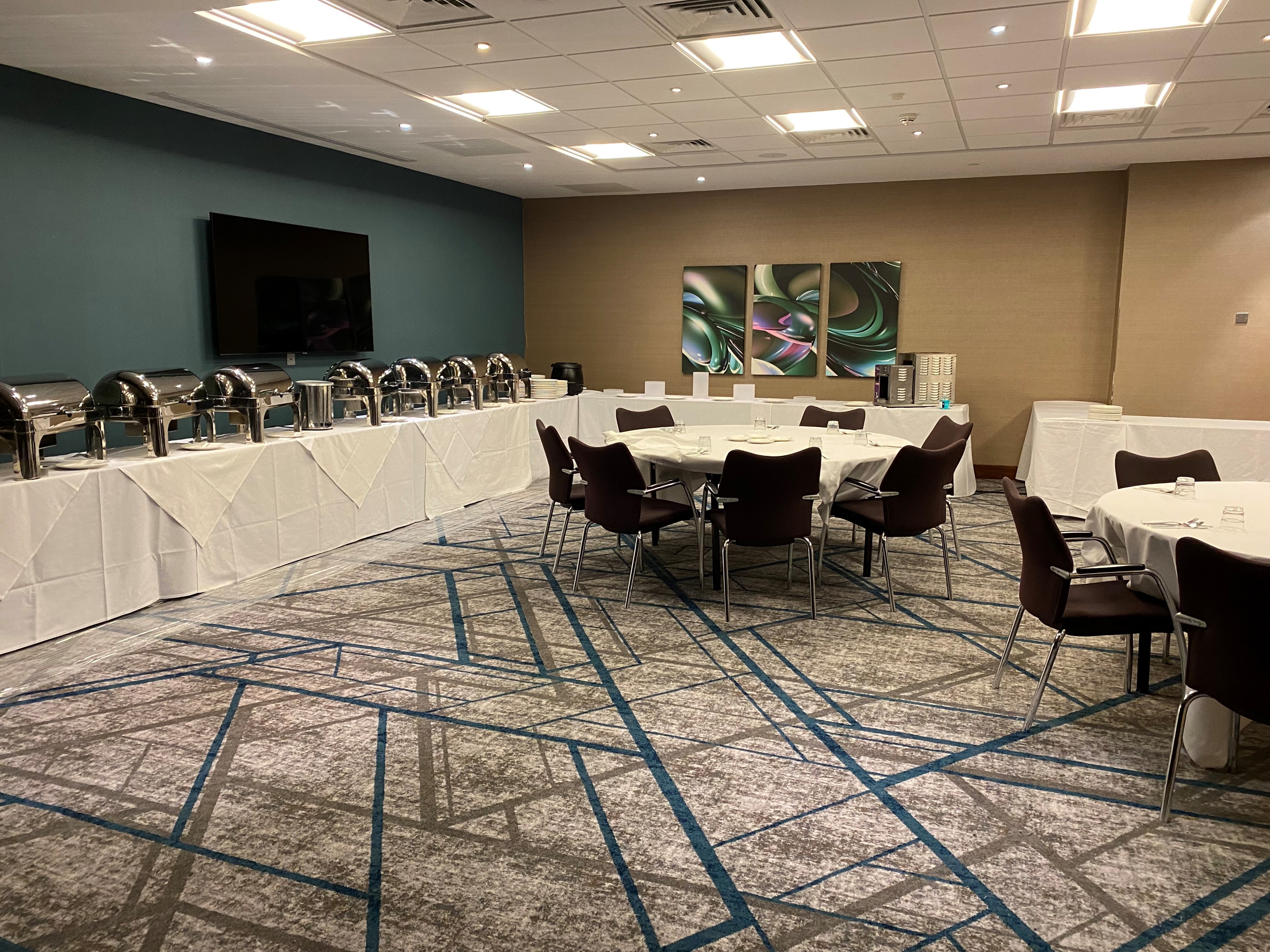 Frogmore Suite at Crowne Plaza: modern event space for corporate meetings and social gatherings.