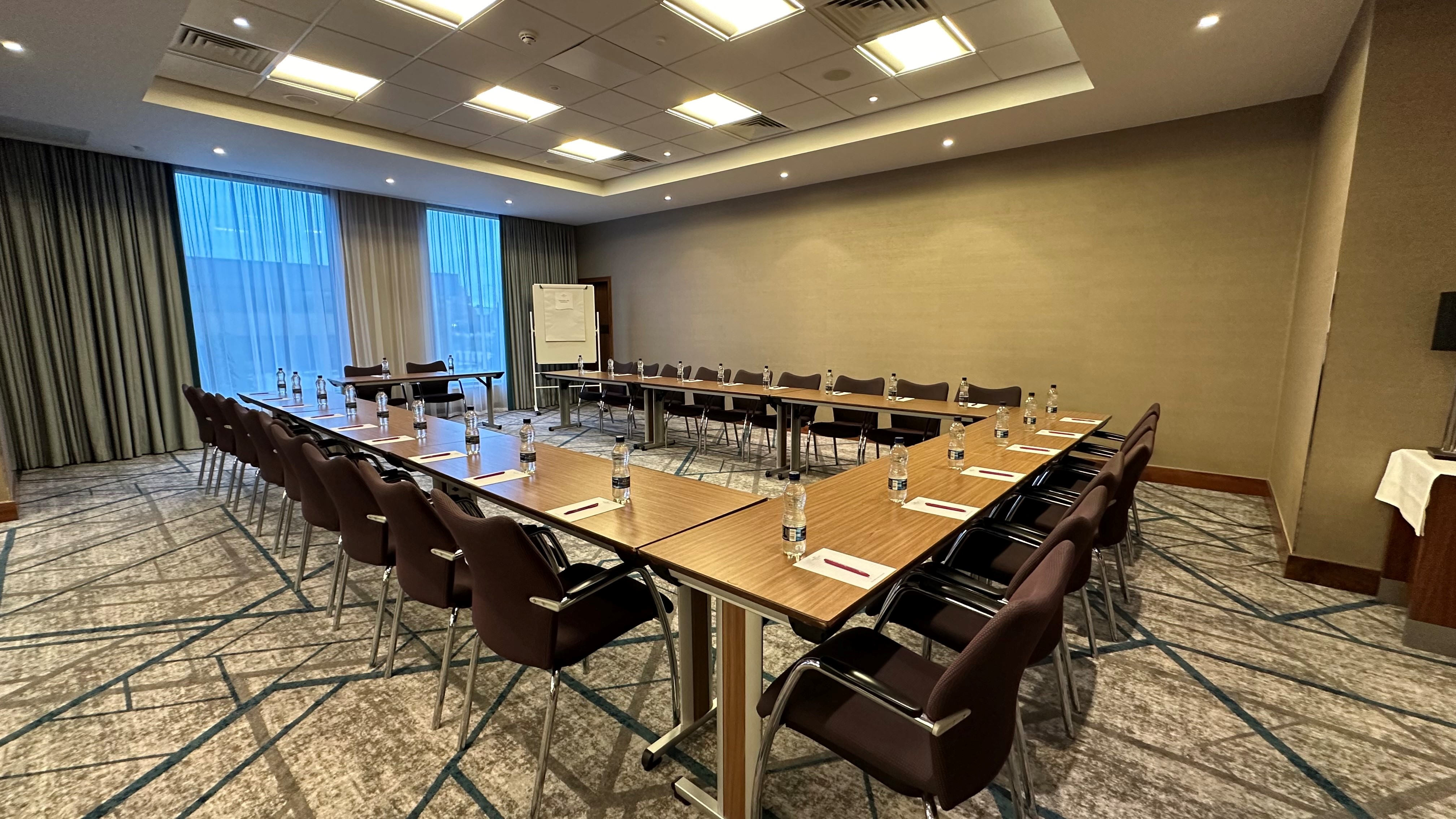 U-shaped meeting room at Crowne Plaza Reading East, ideal for workshops and strategic planning.