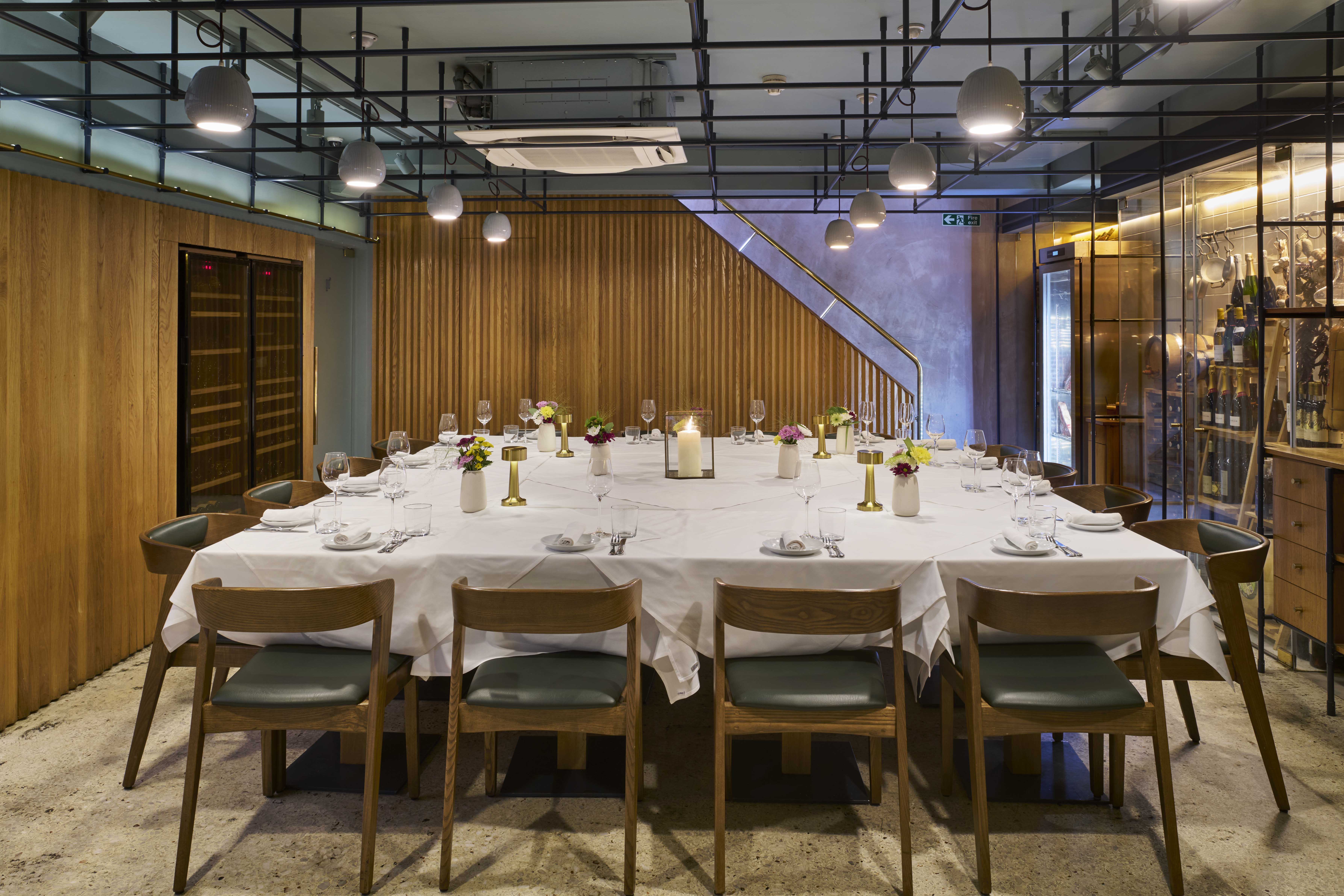 Elegant private dining room in OPSO, ideal for corporate dinners and exclusive events.