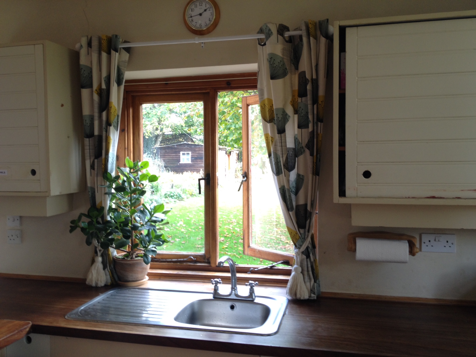 Cozy farmhouse kitchen with serene view, perfect for retreats and team-building events.