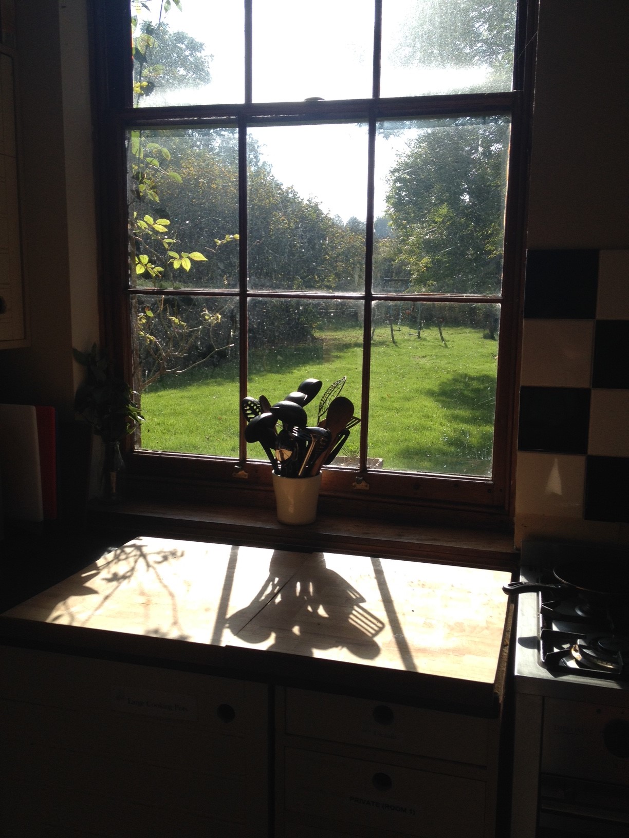 Serene farmhouse kitchen with sunlight, ideal for intimate gatherings and culinary workshops.
