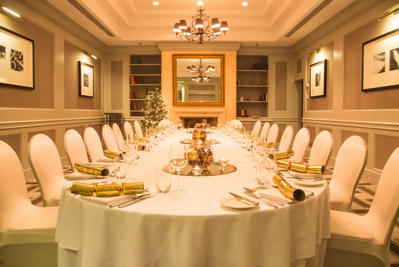 Elegant banquet table in Hyatt Regency Birmingham's Drawing Room for corporate events.